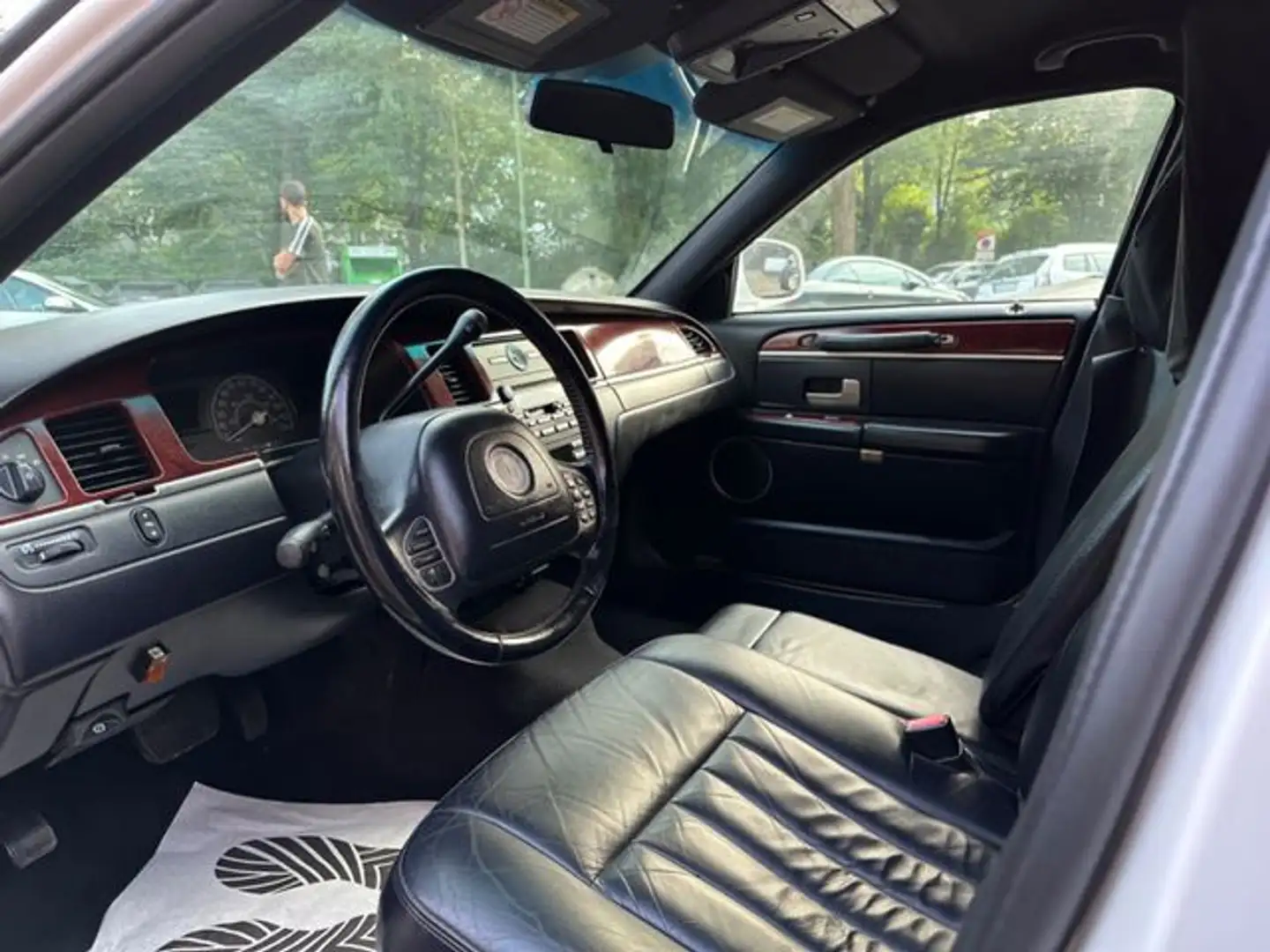 Lincoln Town Car Limousine Weiß - 2