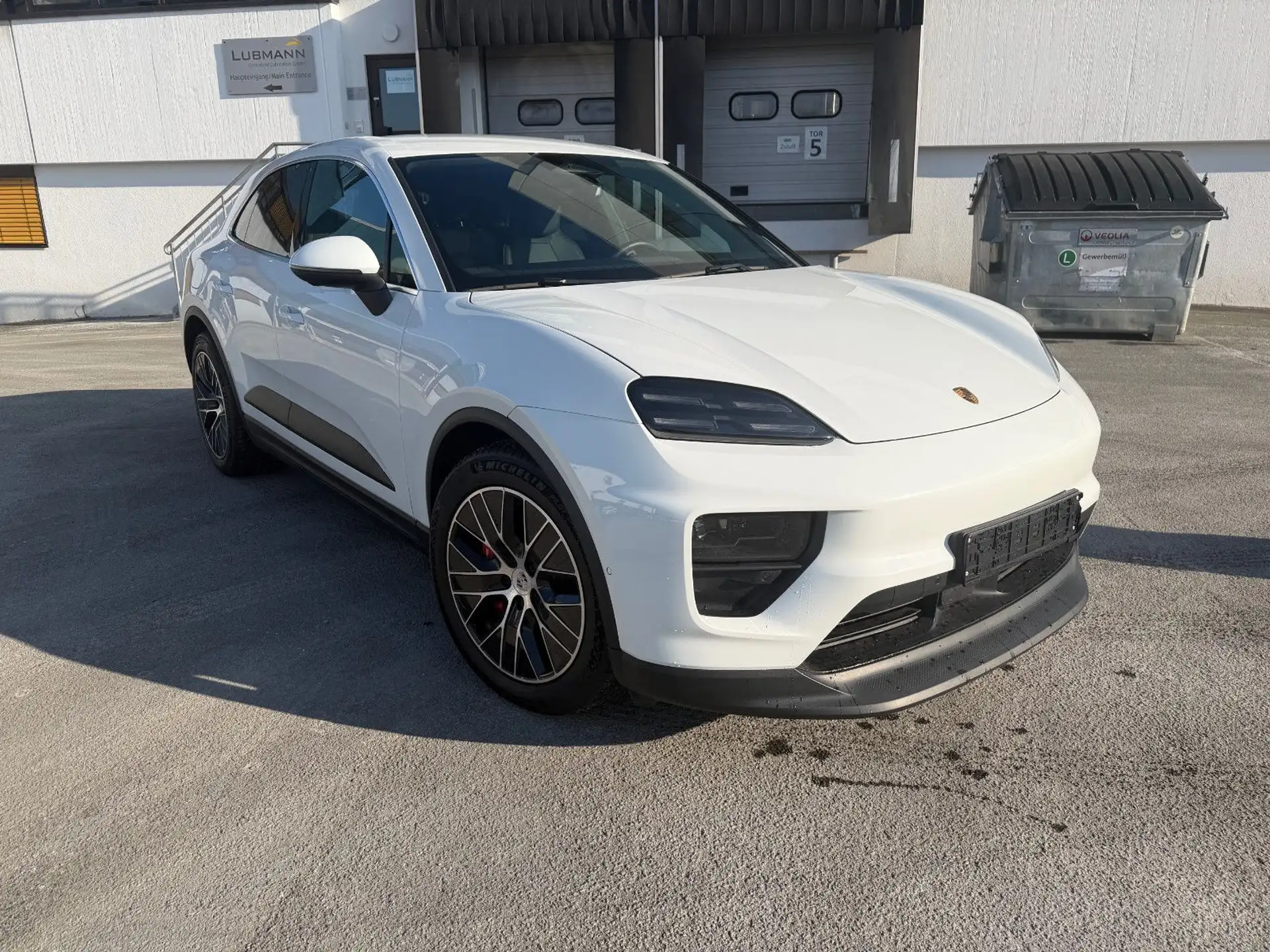 포르쉐 Porsche Macan 4S Electric 2025 흰색 사진 3
