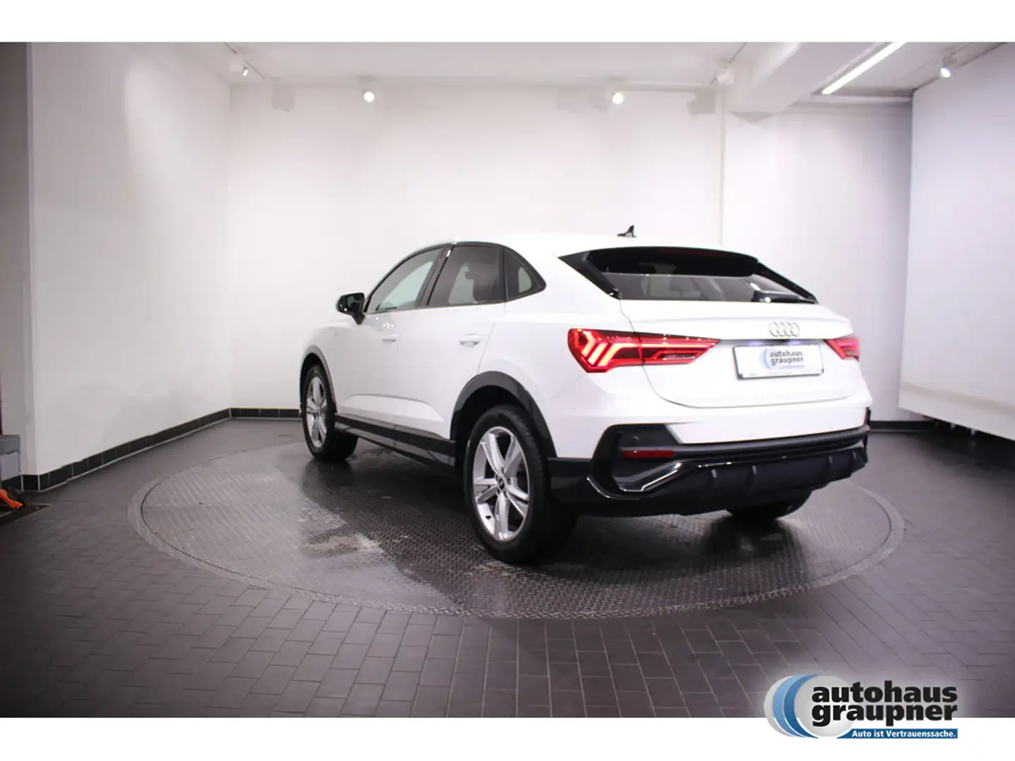 Audi Q3 45 TFSI e S line NAVI ACC MATRIX-LED 360° Weiß - 2