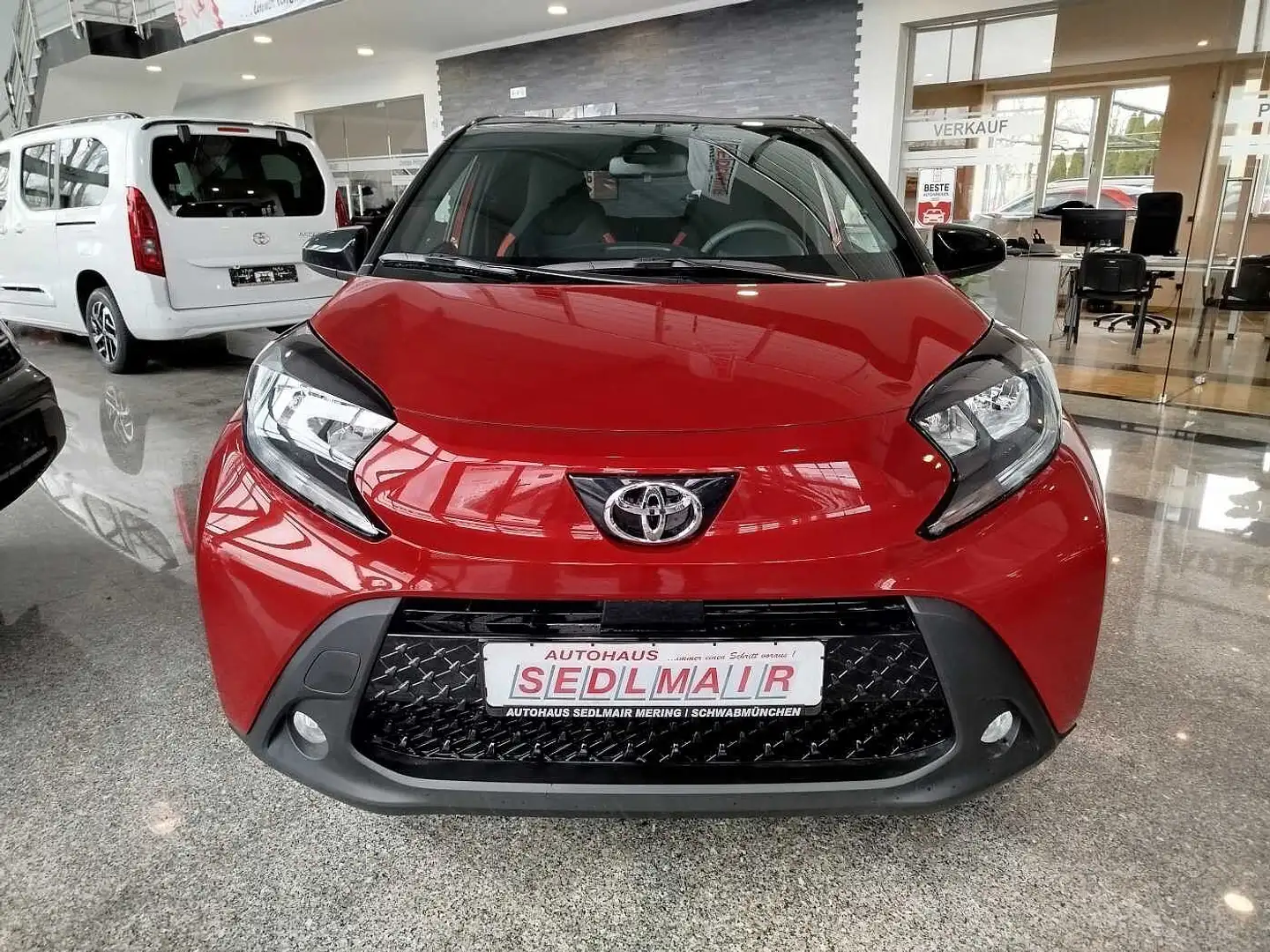 Toyota Aygo X Team D  Automatik KAMERA/SHZ/CARPLAY Rosso - 2