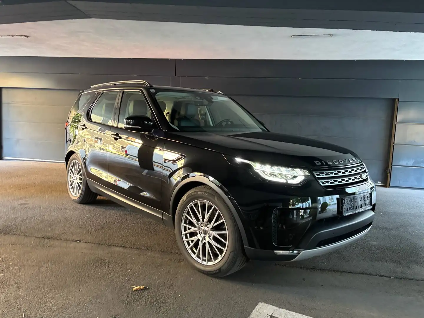 Land Rover Discovery Discovery 5 3,0 TDV6 HSE Aut. HSE *72.000KM*FINANZIERUNG MÖGLICH* Schwarz - 1