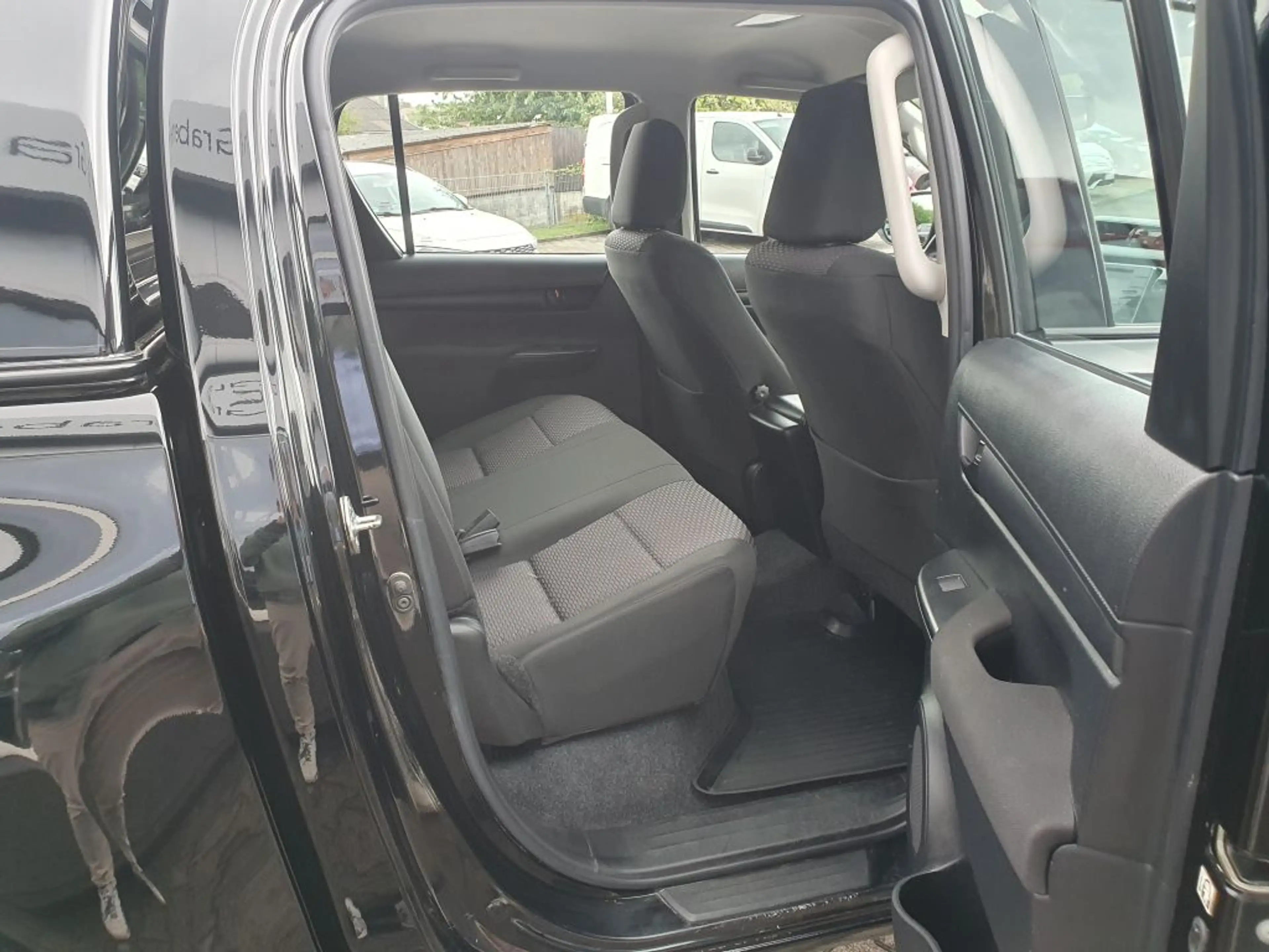 Toyota Hilux 4x4 Double Cab Duty — photo 10