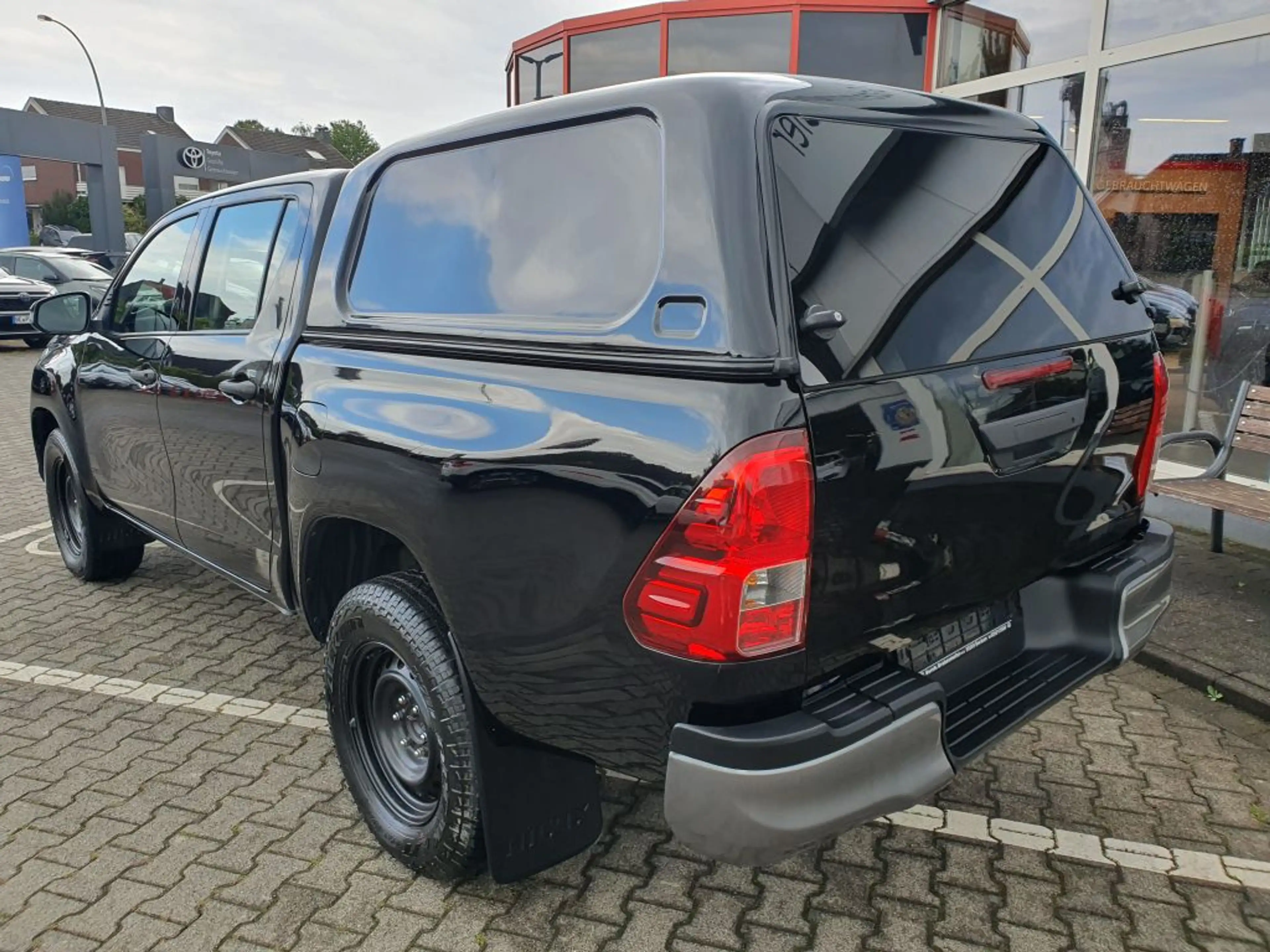 Toyota Hilux 4x4 Double Cab Duty — photo 3