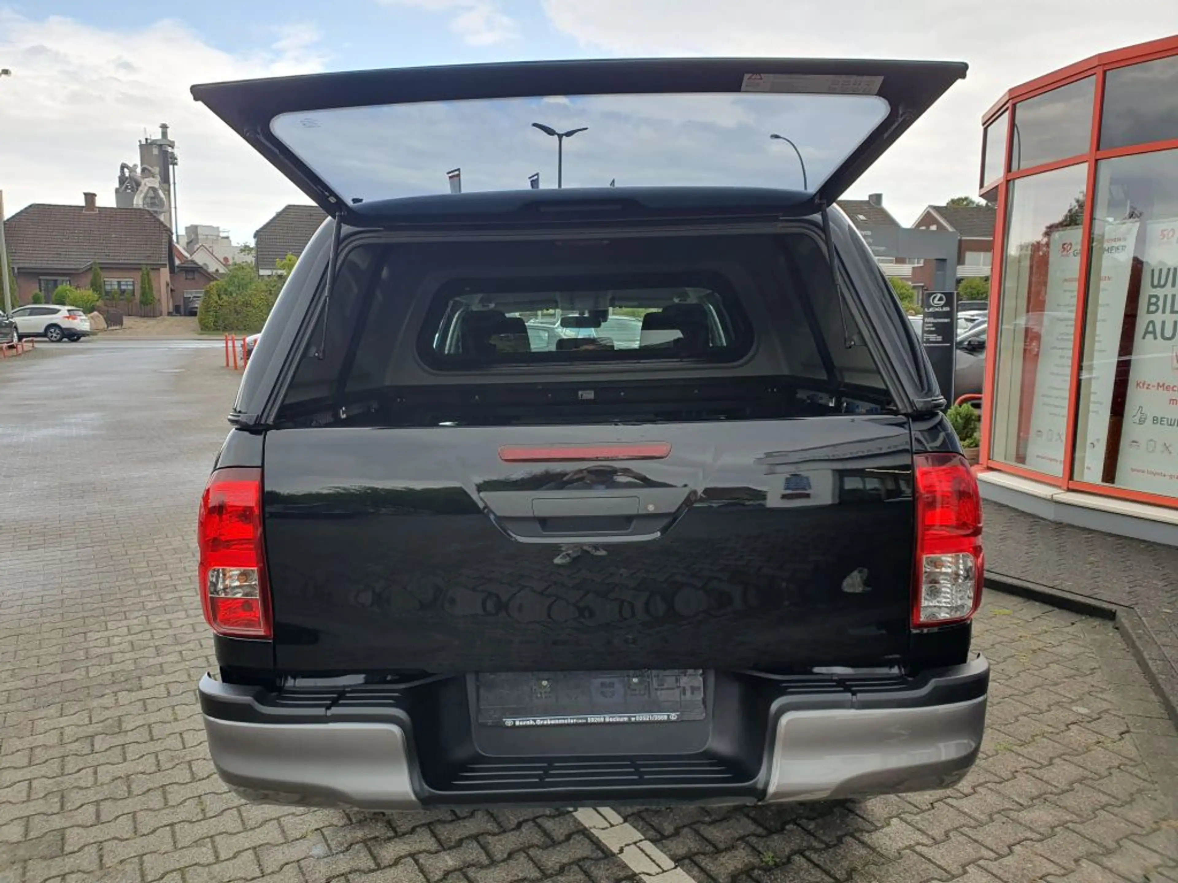 Toyota Hilux 4x4 Double Cab Duty — photo 6