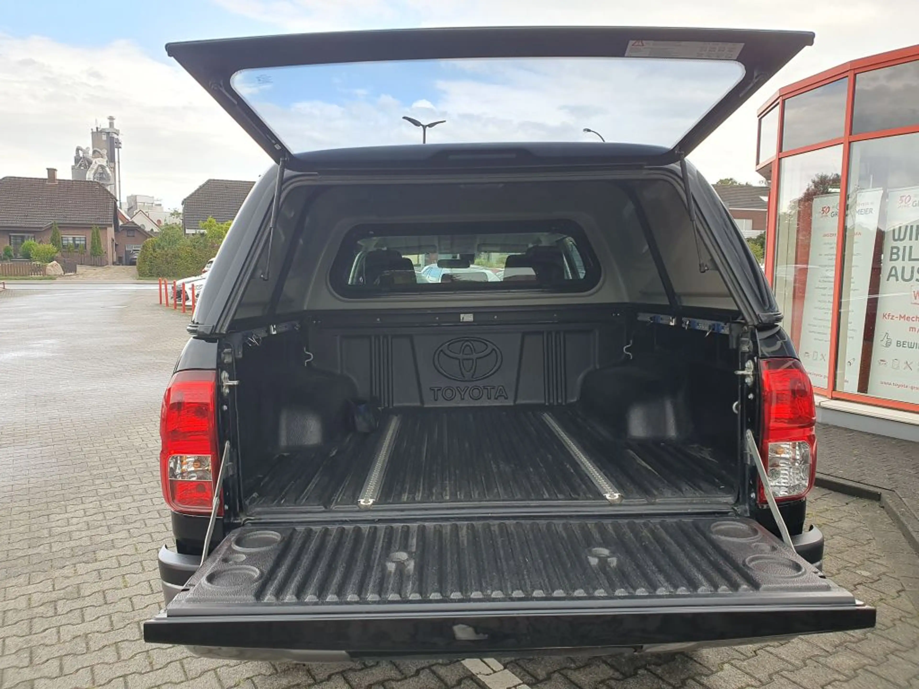 Toyota Hilux 4x4 Double Cab Duty — photo 7