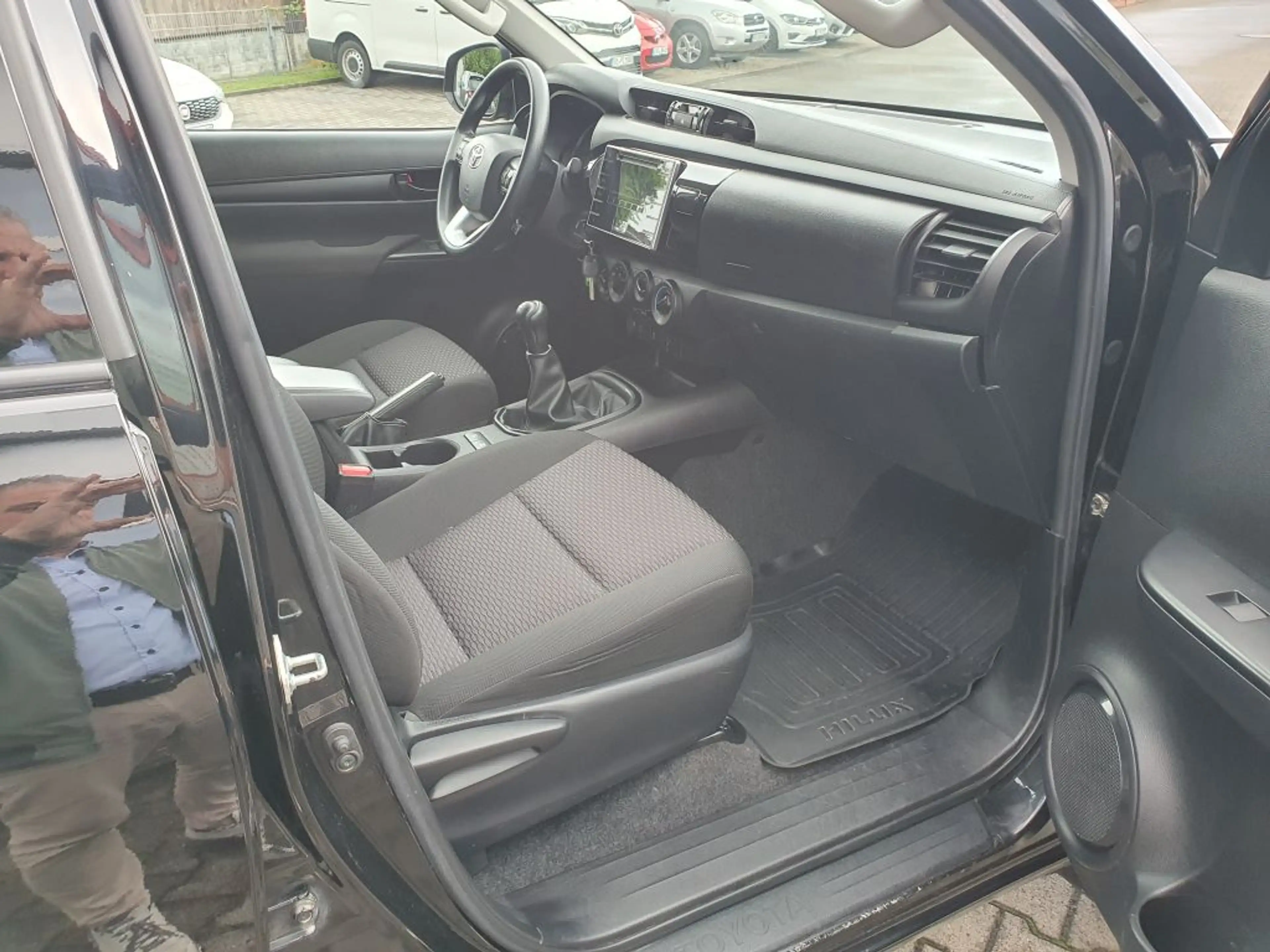 Toyota Hilux 4x4 Double Cab Duty — photo 11