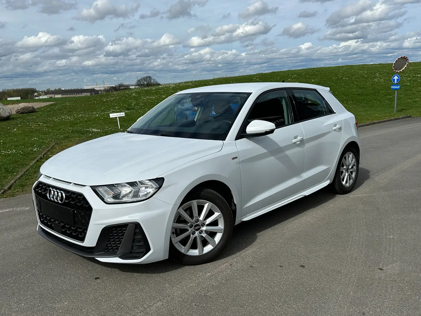 Audi A1 30 TFSI S-line tronic CarPlay Virtual Cockpit PDC Alb - 1