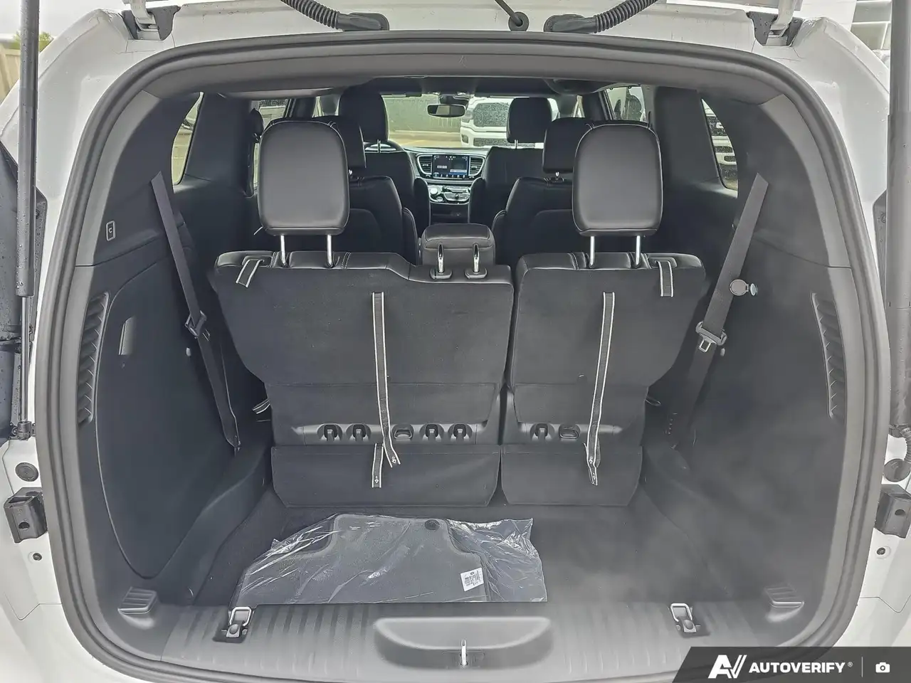 Chrysler Pacifica снимка Chrysler Pacifica