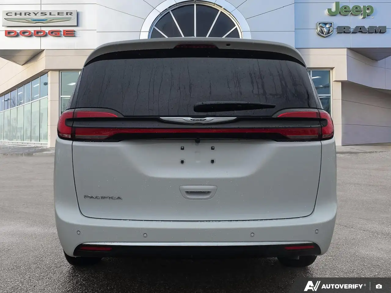 Chrysler Pacifica снимка Chrysler Pacifica
