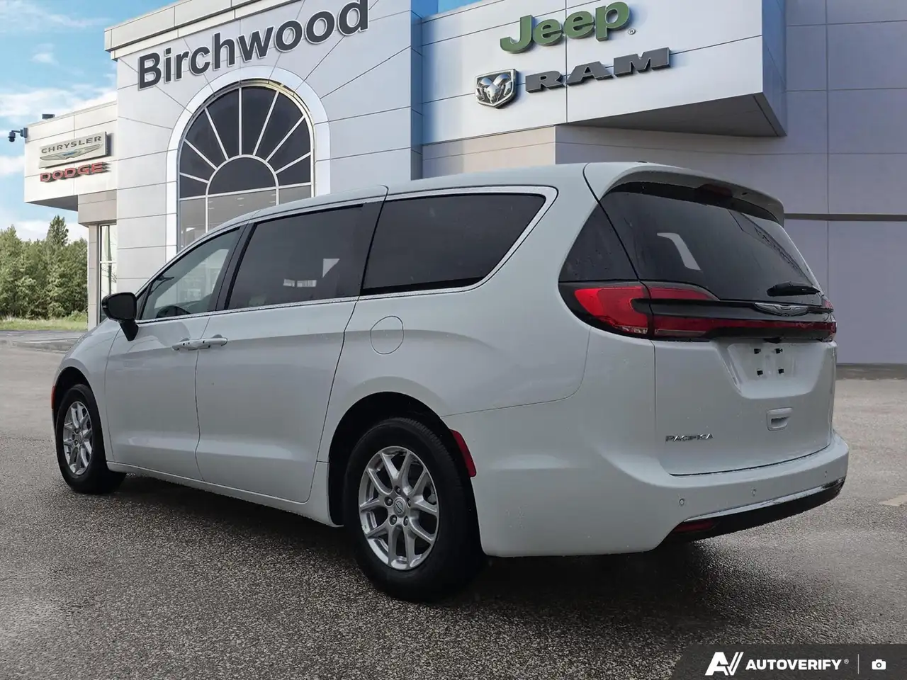 Chrysler Pacifica снимка Chrysler Pacifica