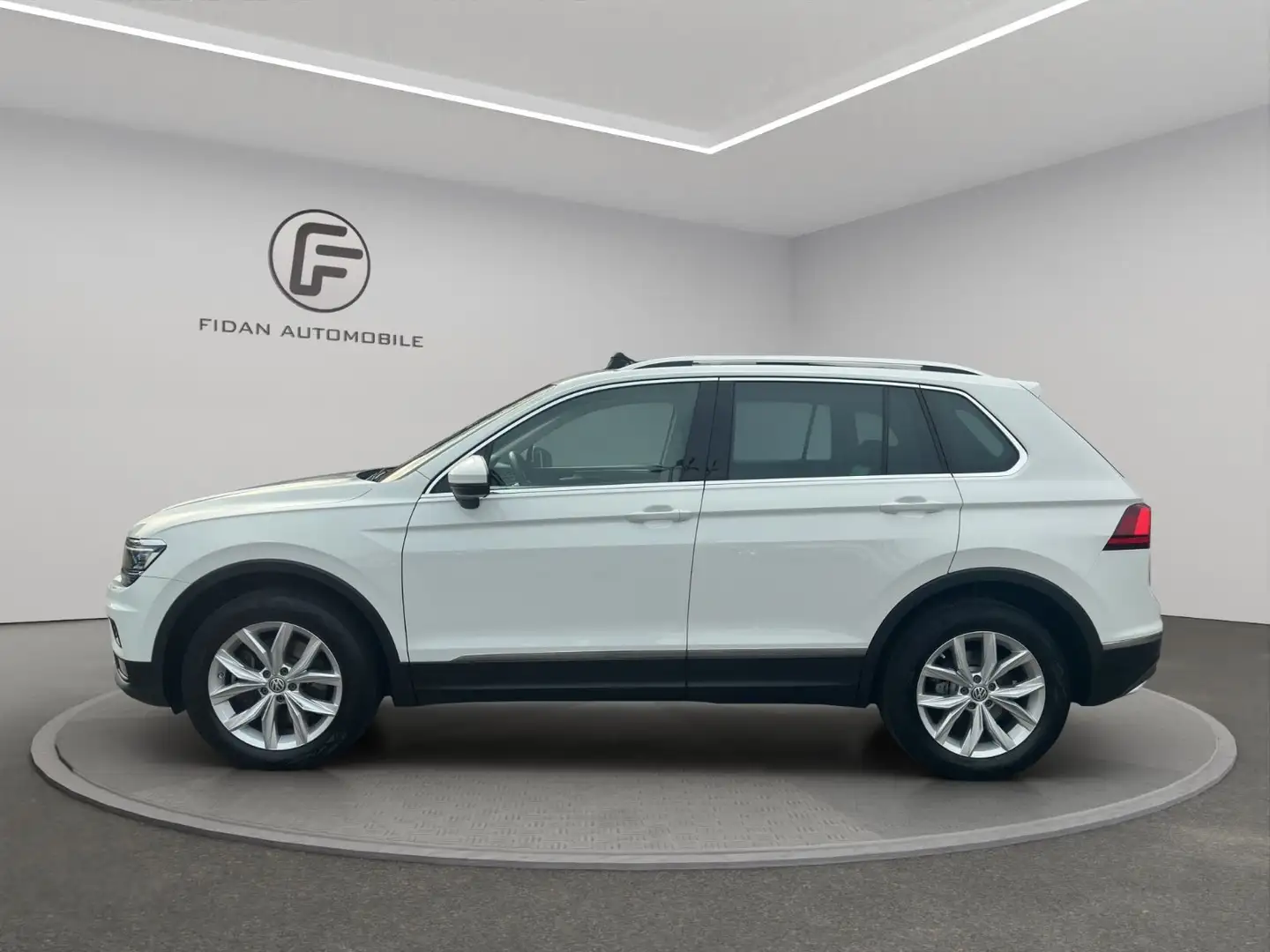 Volkswagen Tiguan Highline 4M Pano*Virtual*HUD*AHK*DCC*LED* Wit - 2