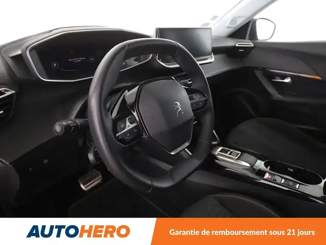 Peugeot 2008 view 11