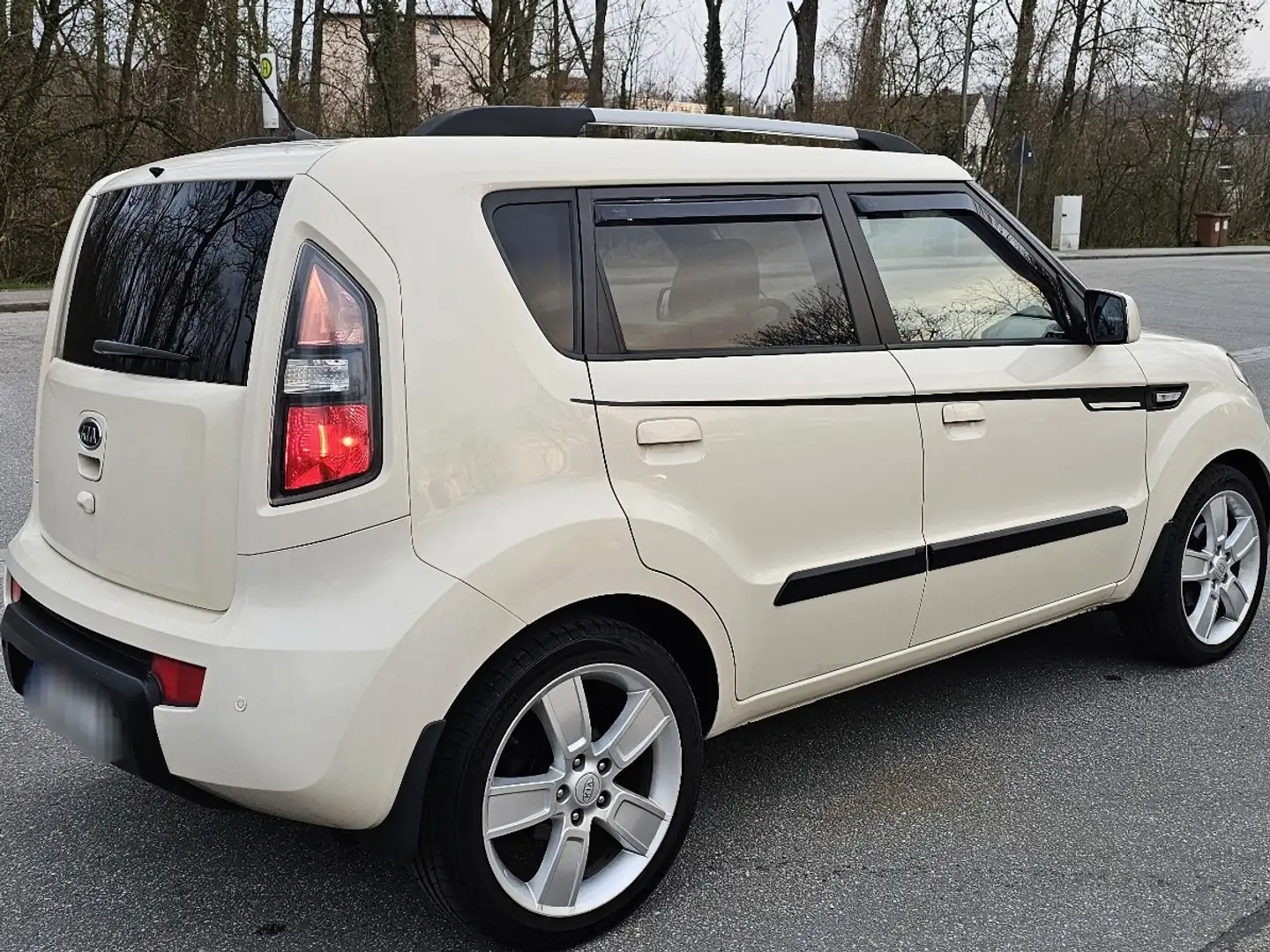 Kia Soul 1.6 CRDi Aut. Spirit Beżowy - 2
