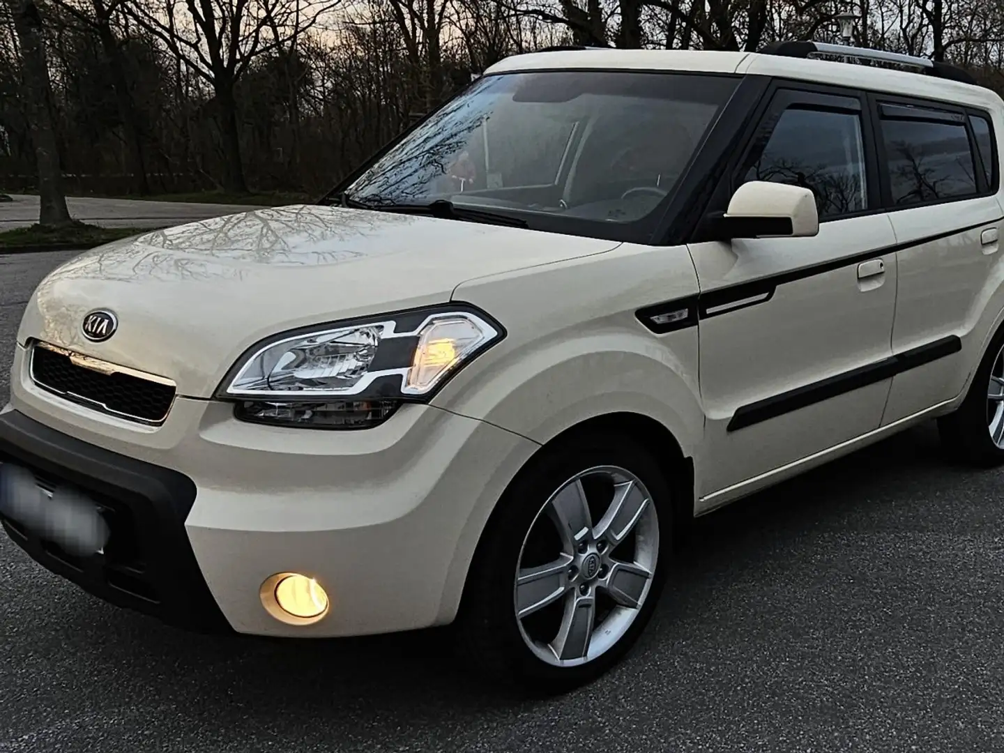 Kia Soul 1.6 CRDi Aut. Spirit Beżowy - 1