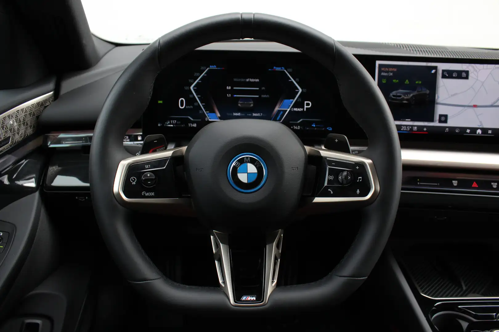 BMW 550 5 Serie 550e xDrive M Sport Automaat / Panoramadak Gris - 2