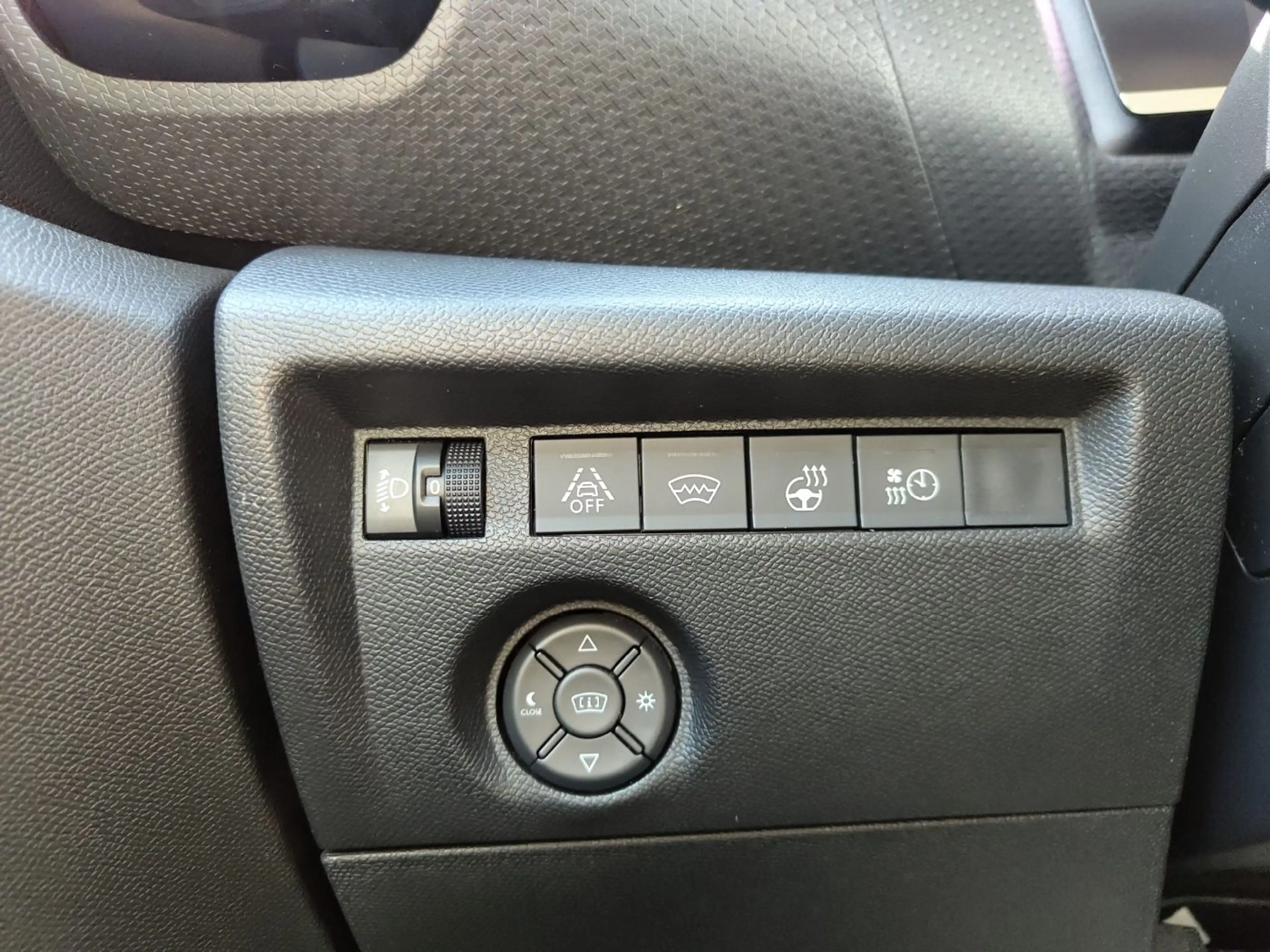Citroen C4 ë Shine NAVI Massage Drive-Assist KAM PDC — photo 24
