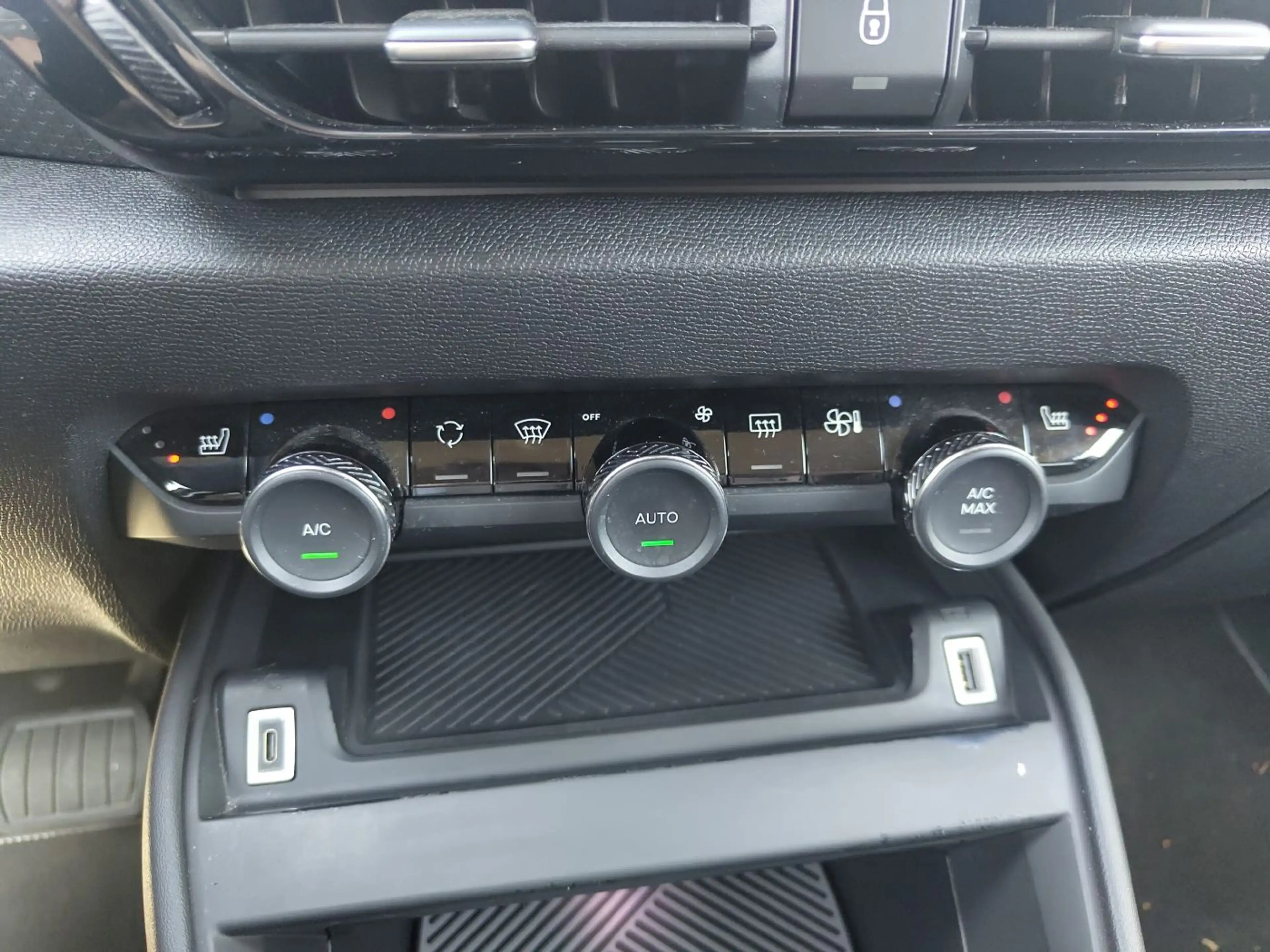 Citroen C4 ë Shine NAVI Massage Drive-Assist KAM PDC — photo 22