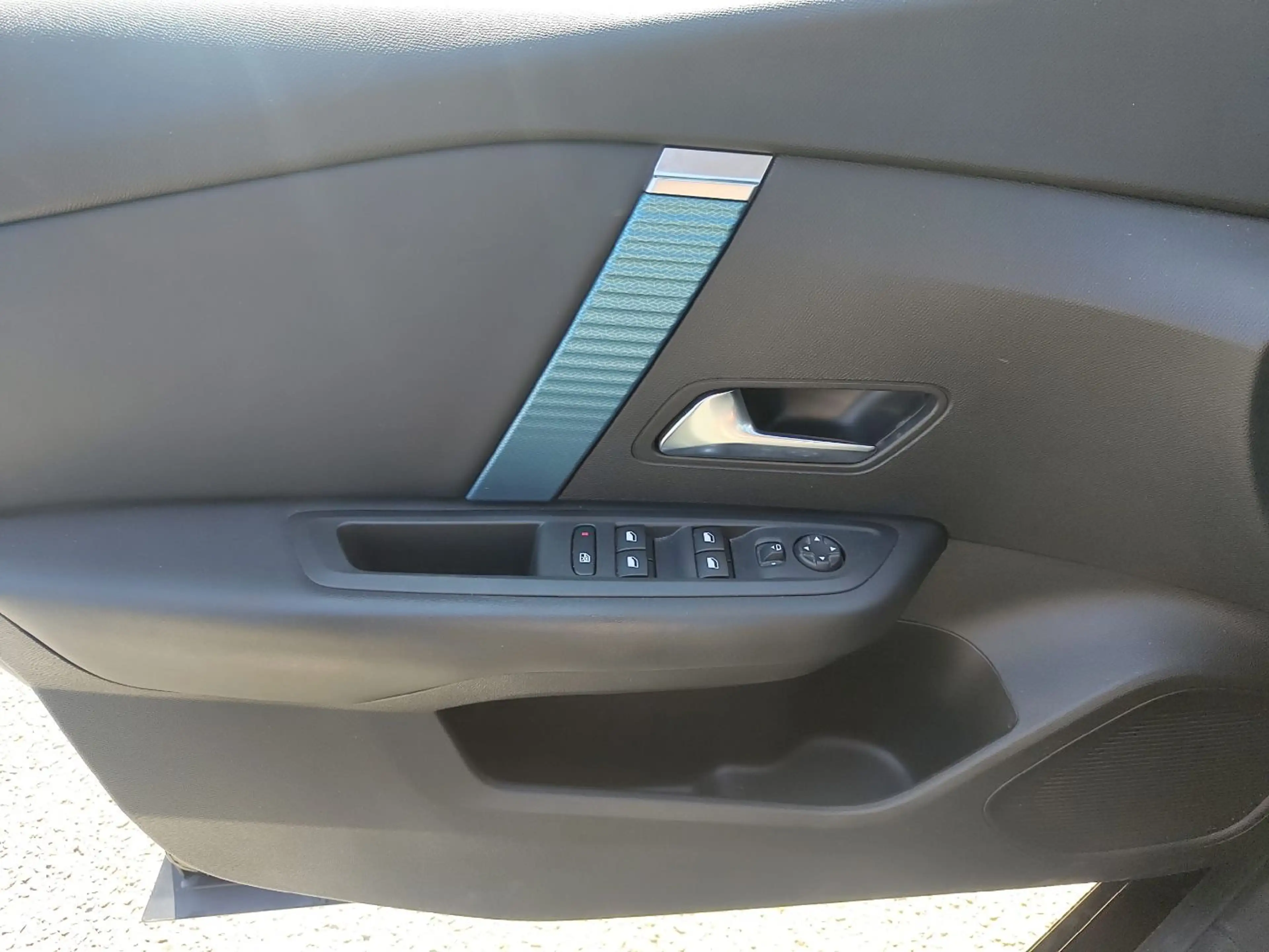 Citroen C4 ë Shine NAVI Massage Drive-Assist KAM PDC — photo 23