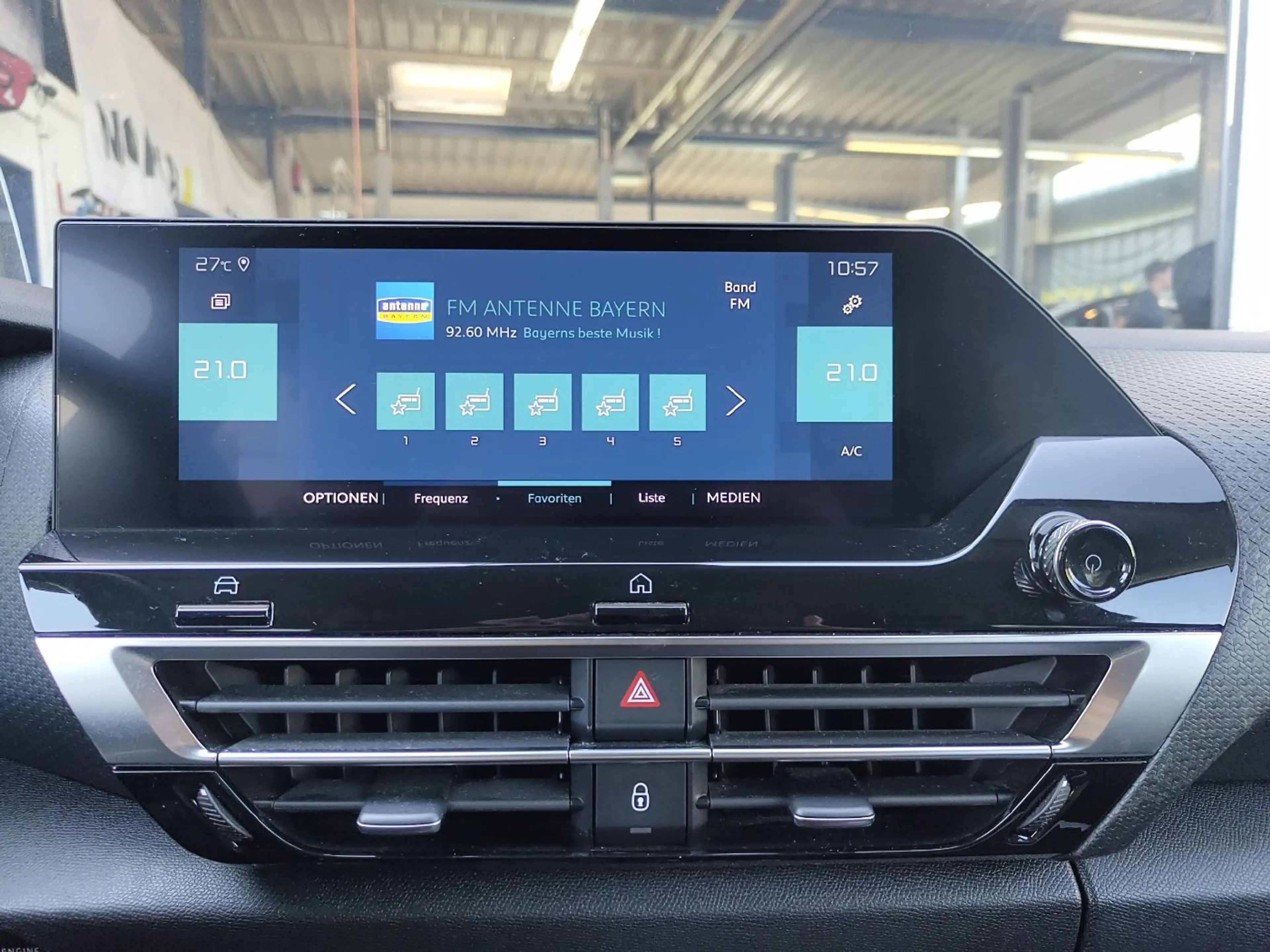 Citroen C4 ë Shine NAVI Massage Drive-Assist KAM PDC — photo 18