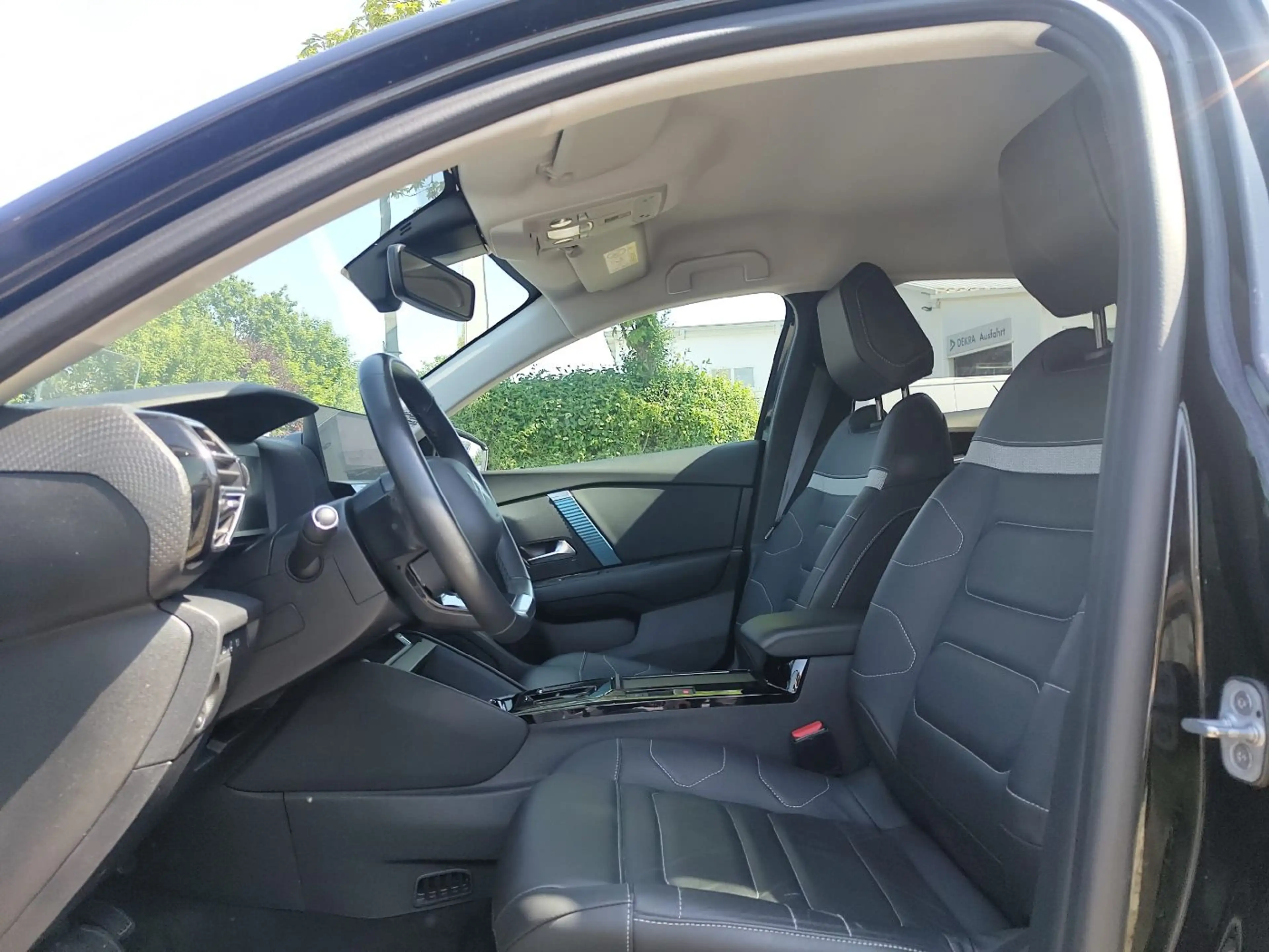 Citroen C4 ë Shine NAVI Massage Drive-Assist KAM PDC — photo 7
