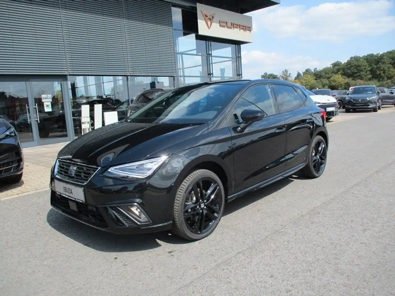 SEAT Ibiza FR 1,5 TSI DSG Black Edition — photo 1 of 14