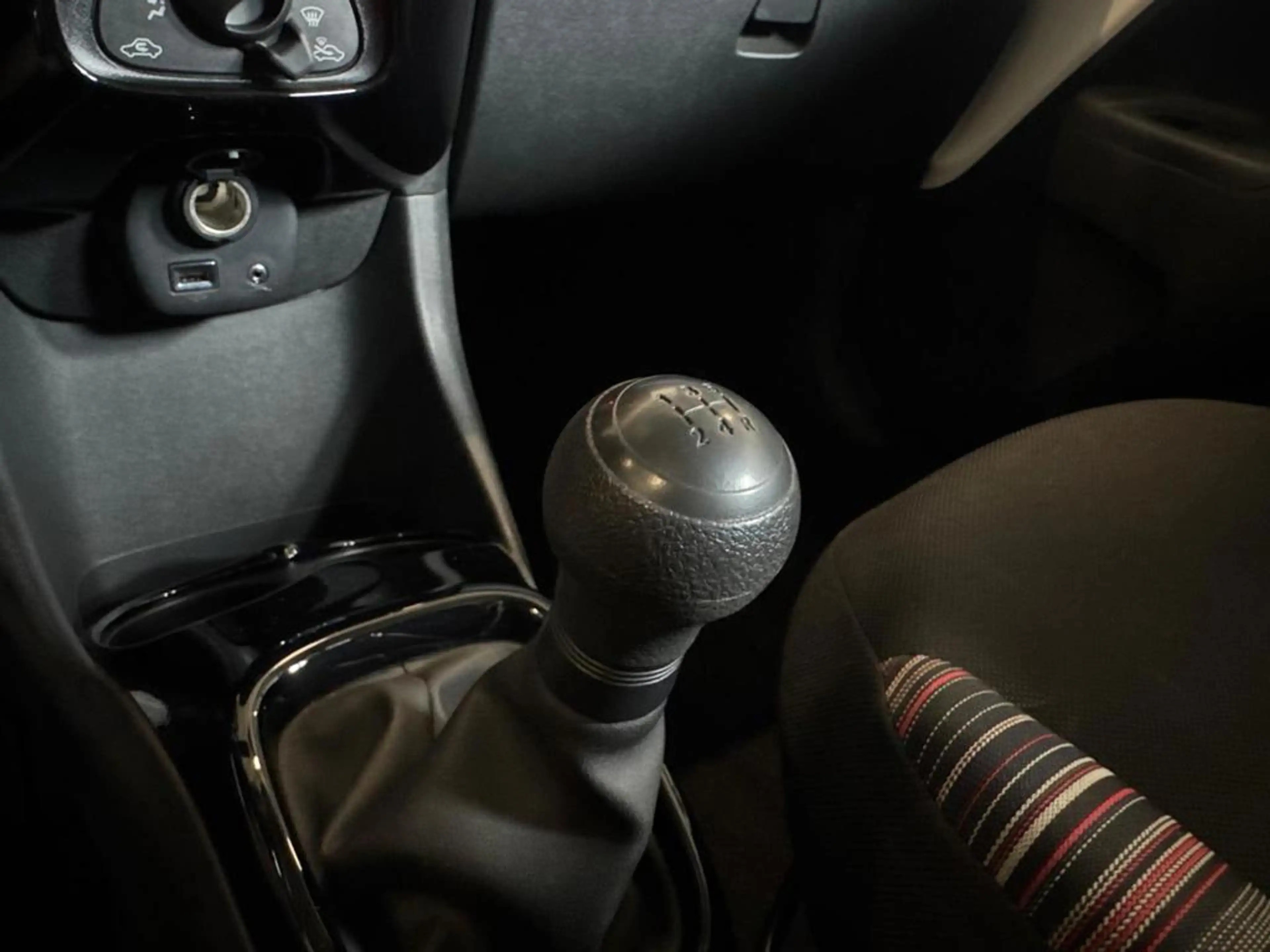 Citroen C1 1.0 VTi Feel — photo 11