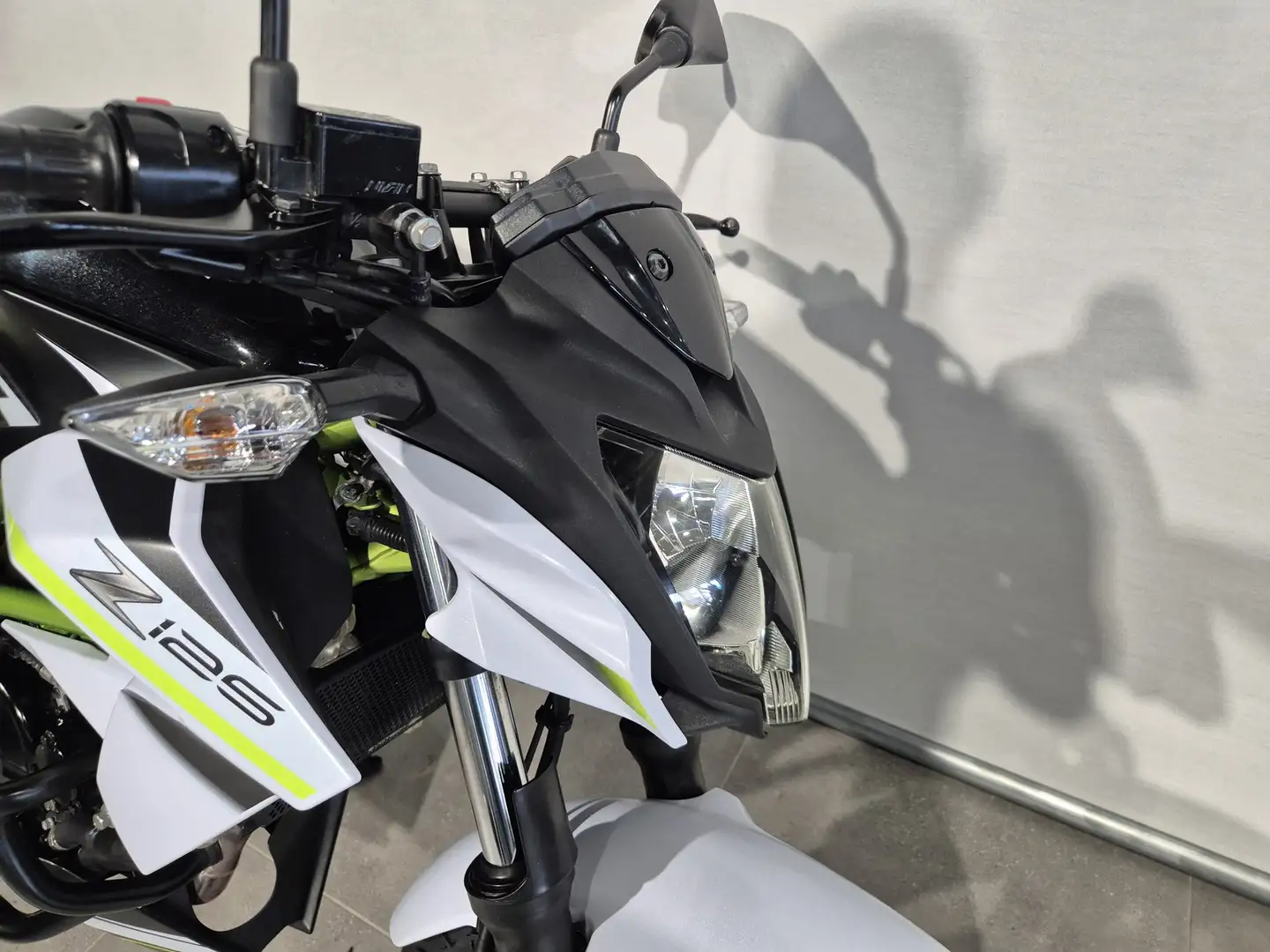 Kawasaki Z 125 Wit - 2