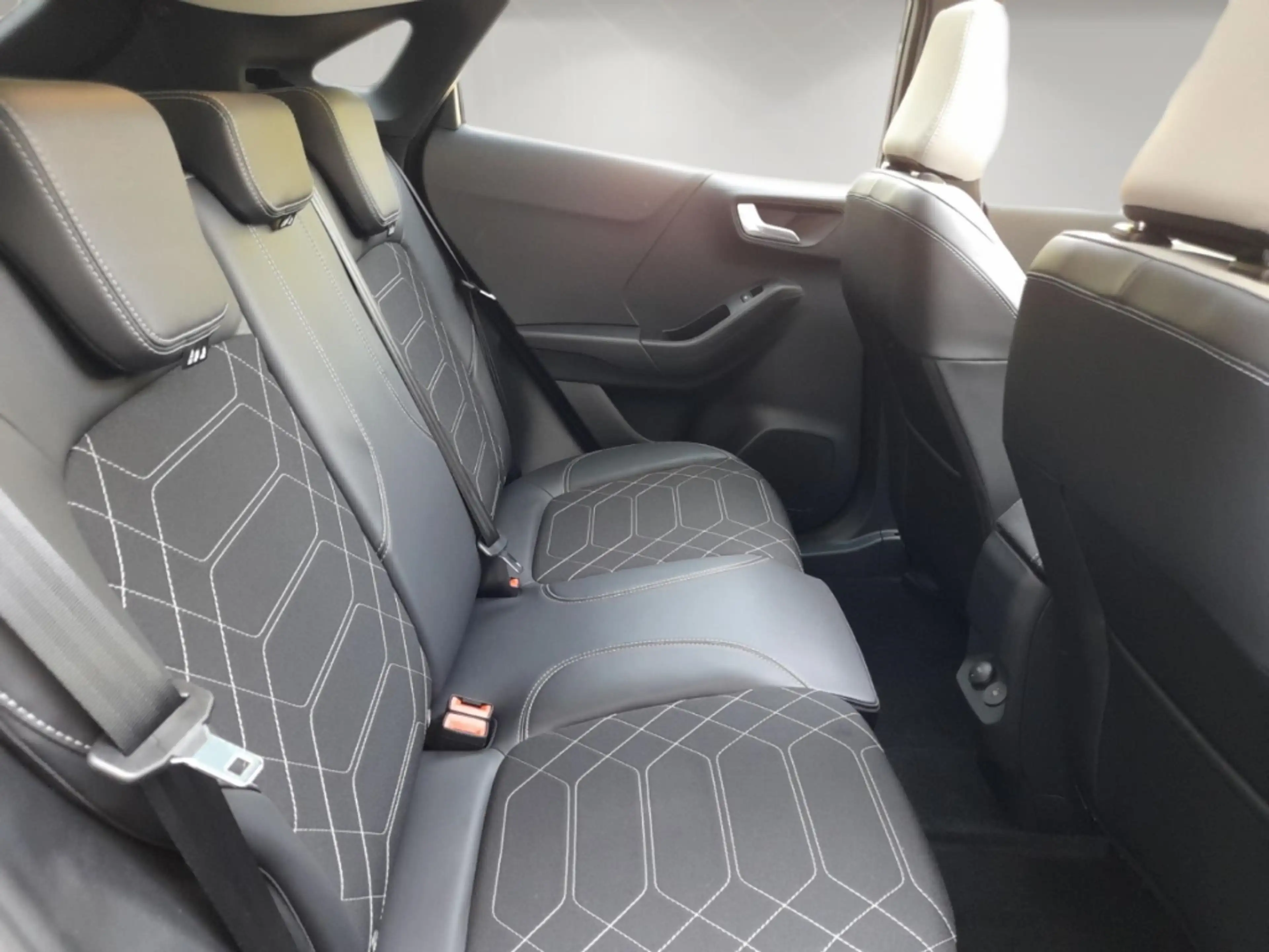 Ford Puma Premium 47kWh FWD AT AHK-abnehmbar El. Panodach Na — photo 14