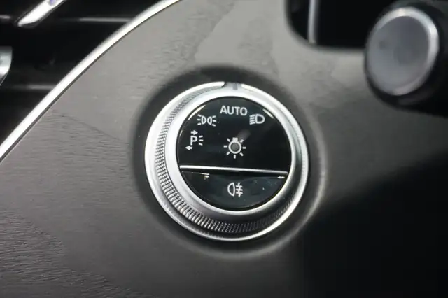 Mercedes-Benz E-Class view 15