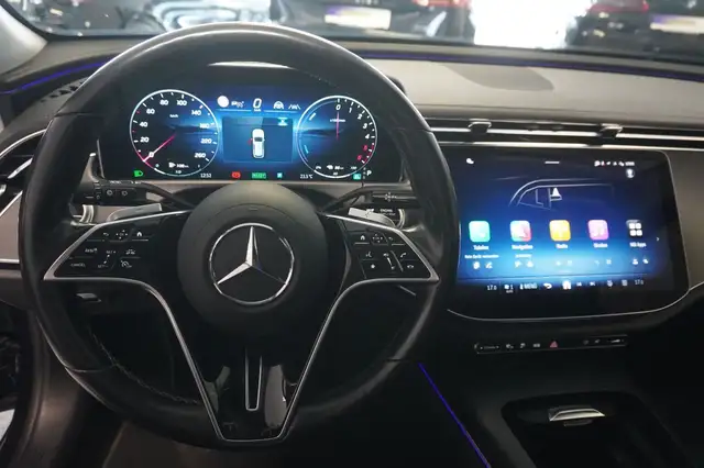 Mercedes-Benz E-Class view 12