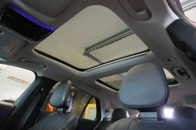 Mercedes-Benz E-Class view 9