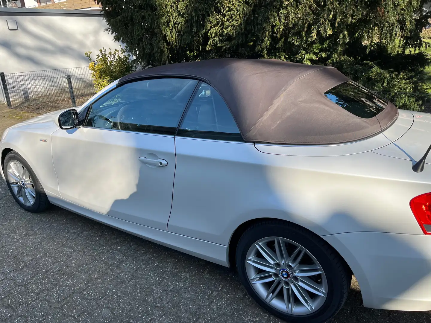 BMW 125 125i Cabrio Aut. Limited Edition Lifestyle Weiß - 1