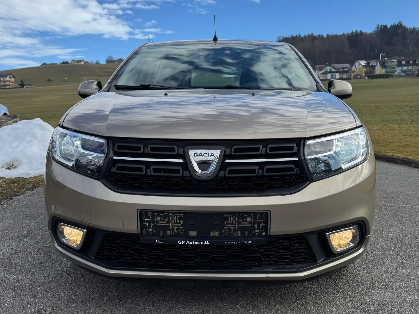 Dacia Sandero 1,0 - Top-Ausstattung, jährliche Service. Silber - 2