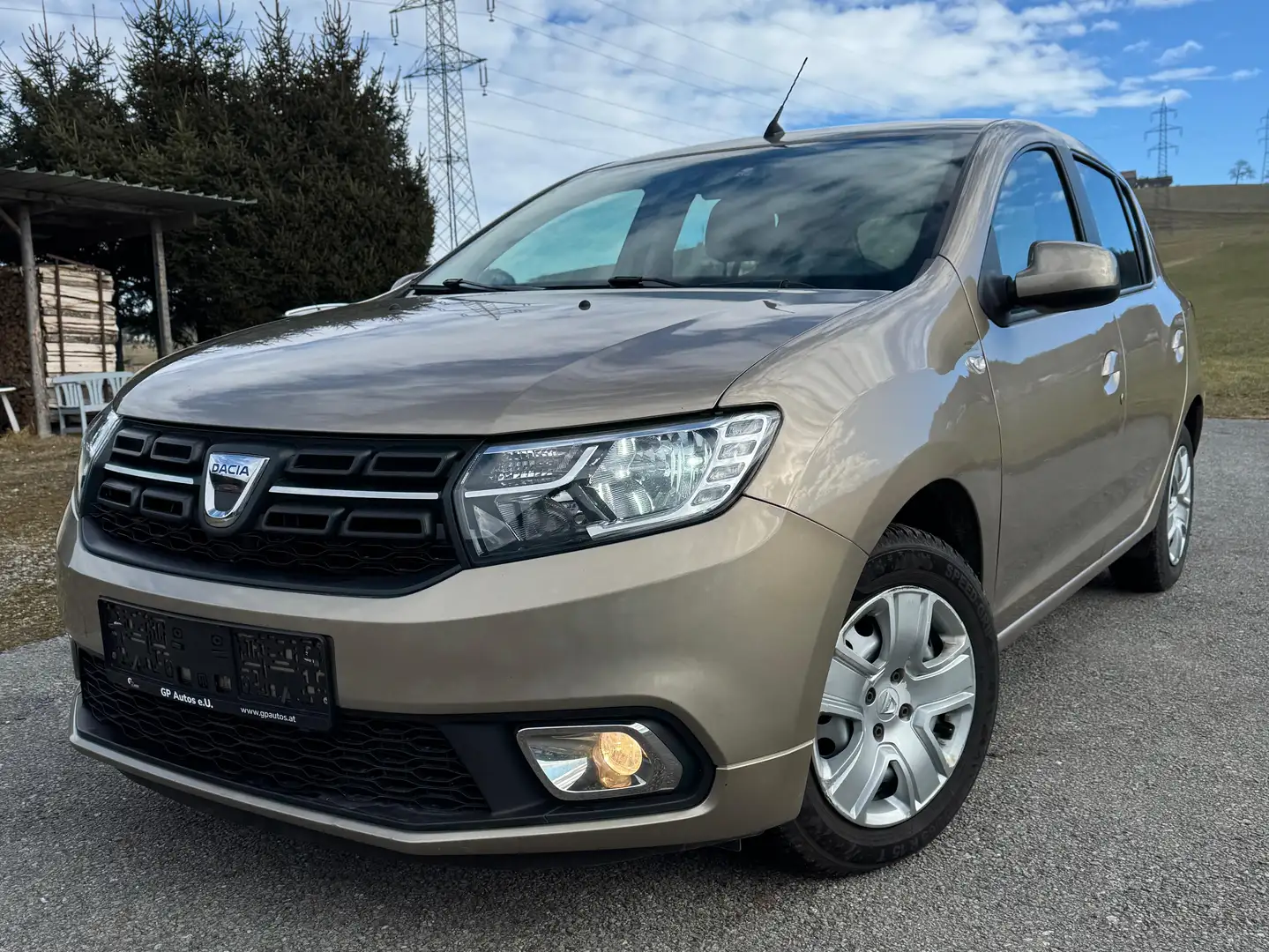 Dacia Sandero 1,0 - Top-Ausstattung, jährliche Service. Silber - 1