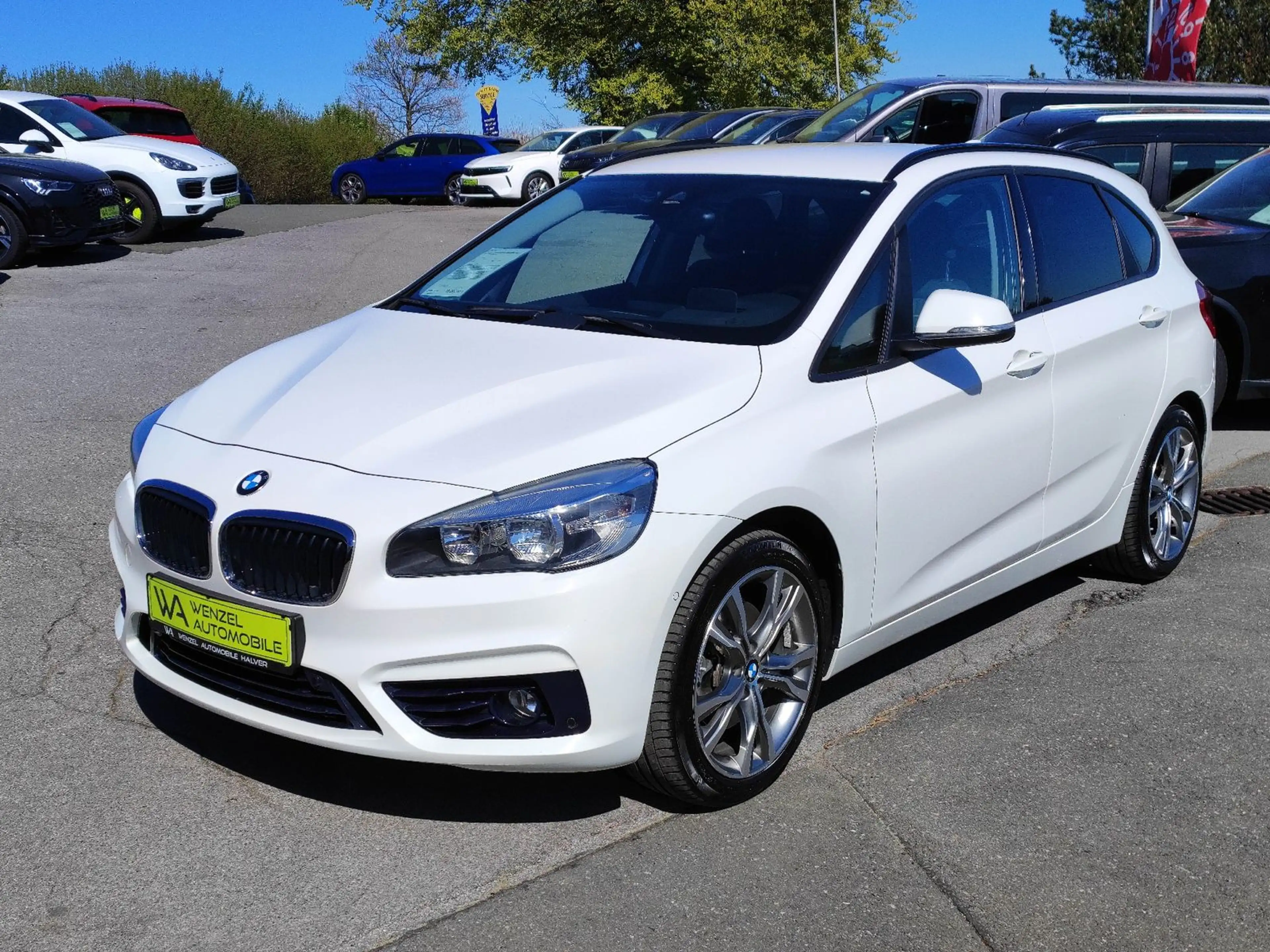 BMW 220 i Active Tourer *LED*ATM*NAVI*PDC*AHK* — photo 3