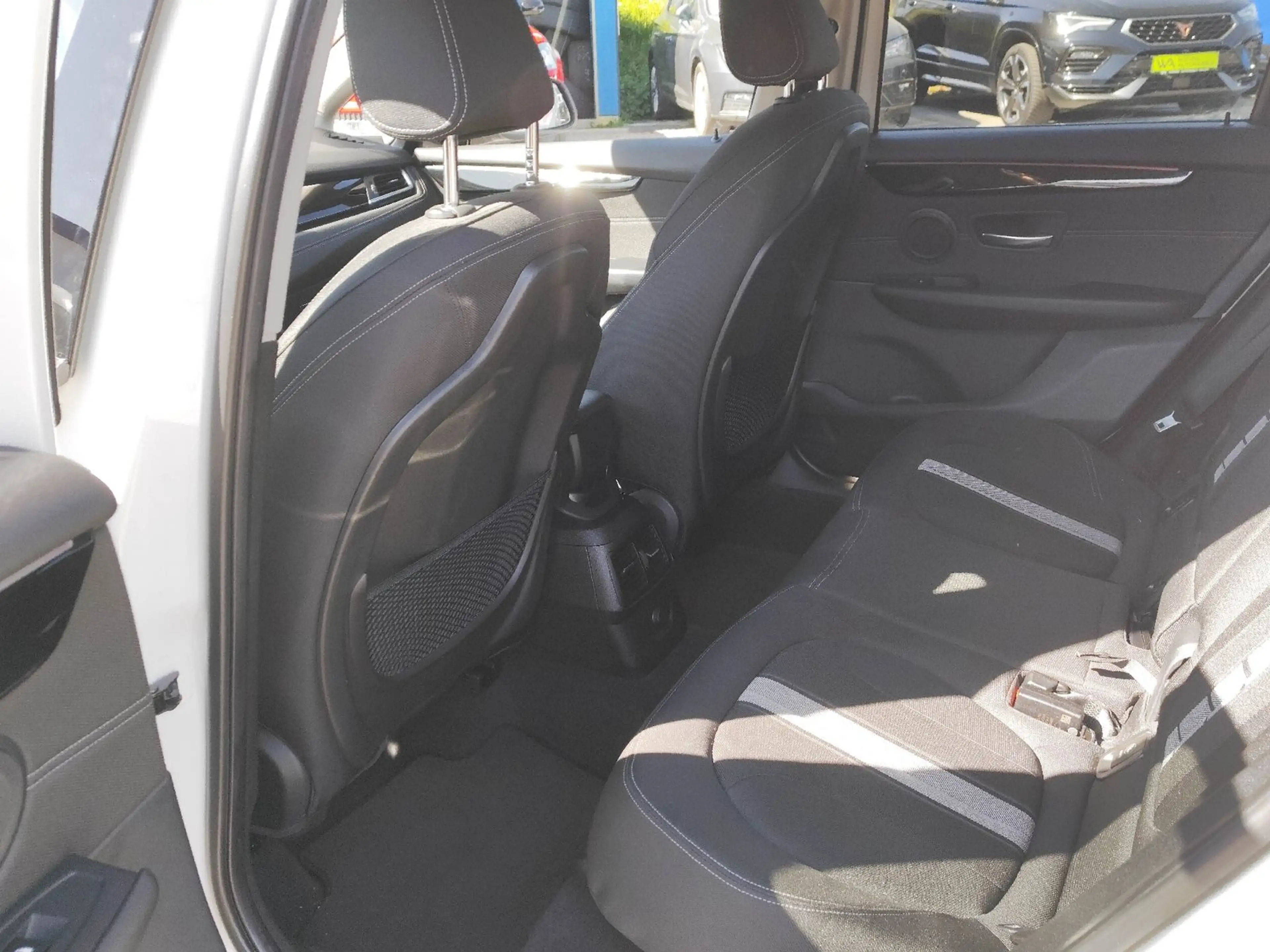 BMW 220 i Active Tourer *LED*ATM*NAVI*PDC*AHK* — photo 31
