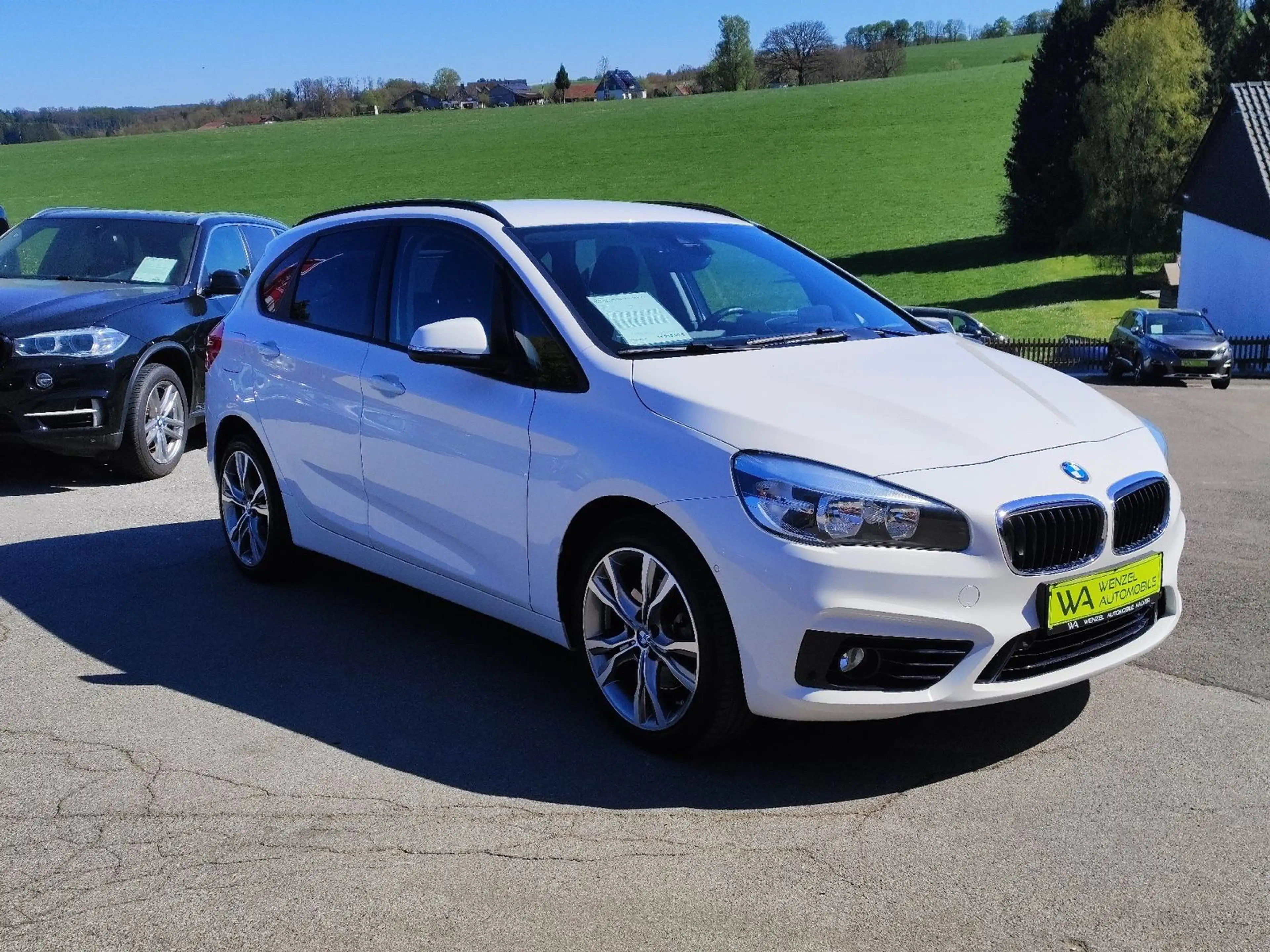 BMW 220 i Active Tourer *LED*ATM*NAVI*PDC*AHK*