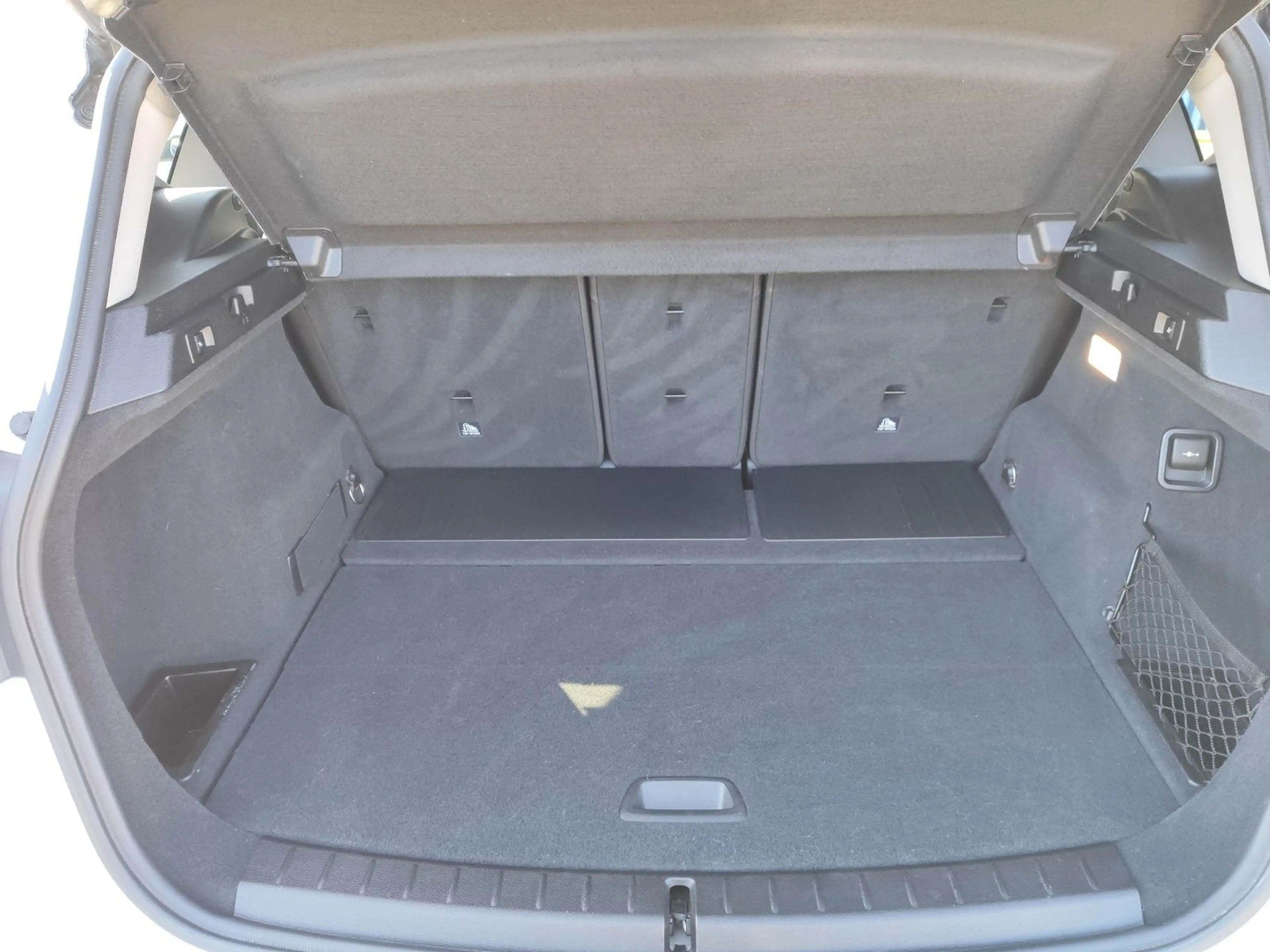 BMW 220 i Active Tourer *LED*ATM*NAVI*PDC*AHK* — photo 9