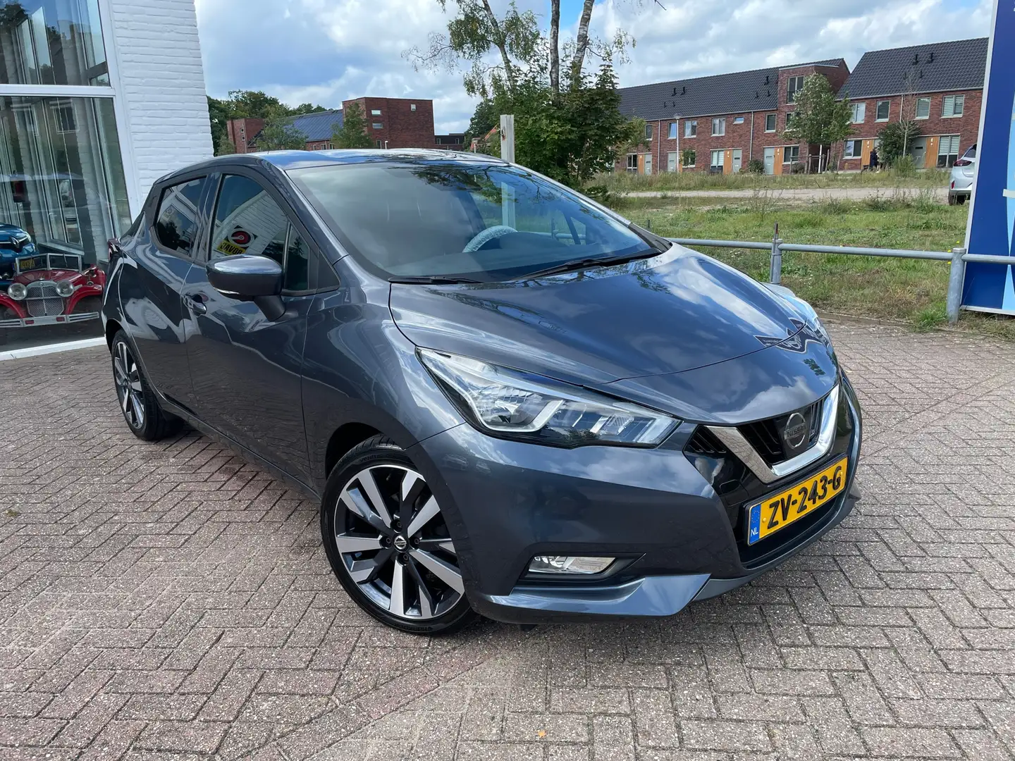 Nissan Micra 0.9 IG-T Tekna Grijs - 2