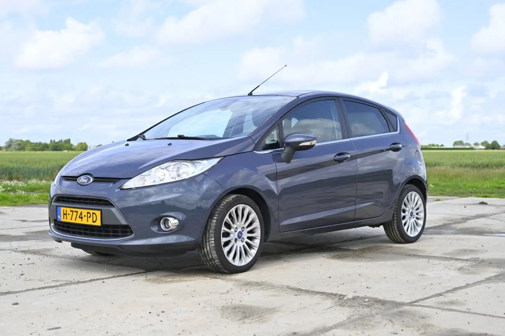 Ford Fiesta 1.4 Titanium X-pack Сірий - 1