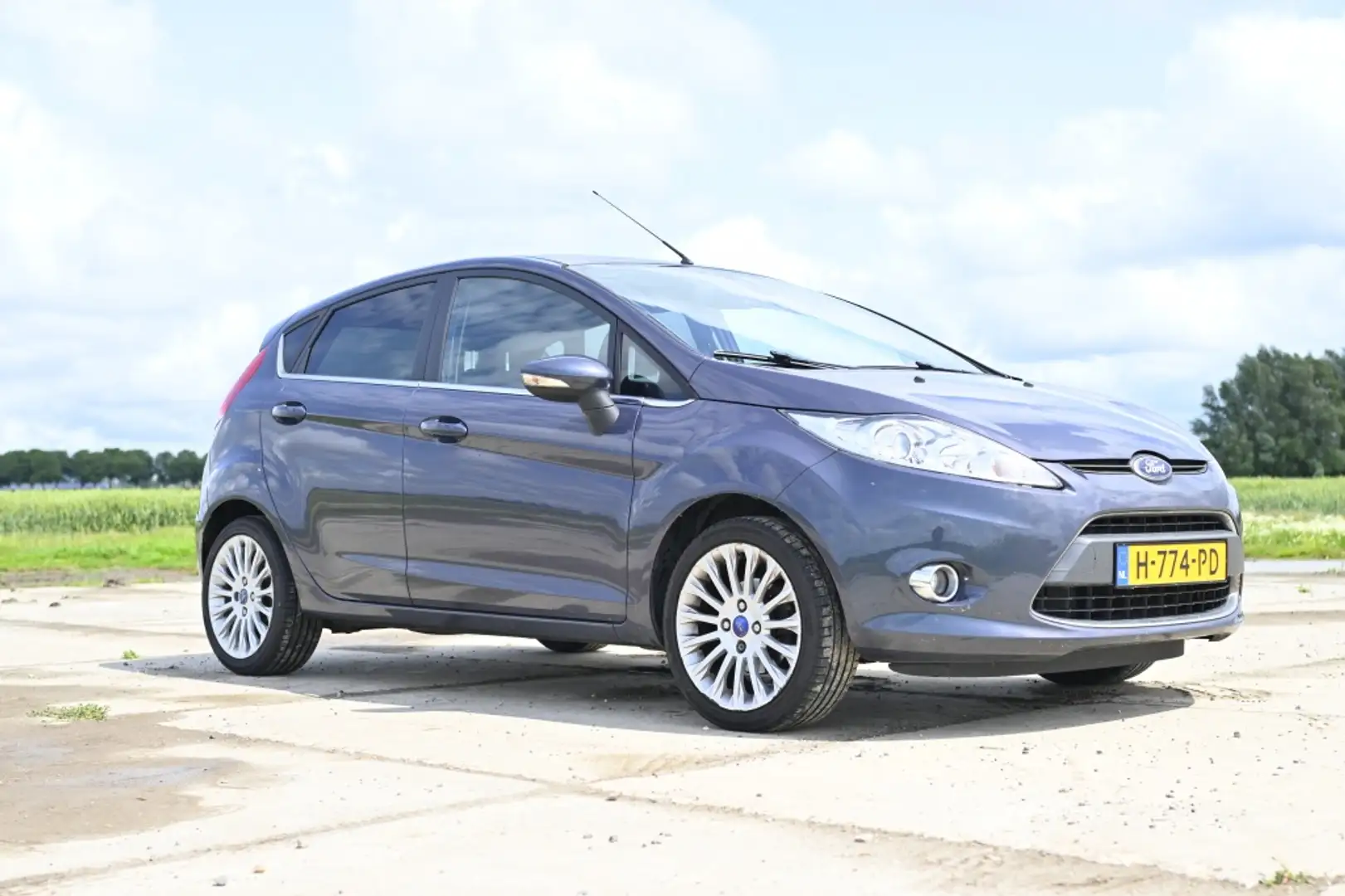 Ford Fiesta 1.4 Titanium X-pack Сірий - 2