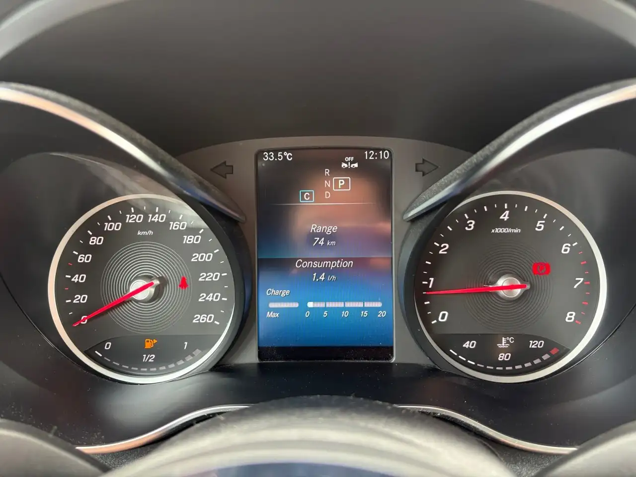 Mercedes-Benz GLC снимка Mercedes-Benz GLC