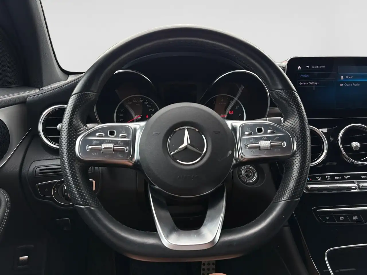 Mercedes-Benz GLC снимка Mercedes-Benz GLC