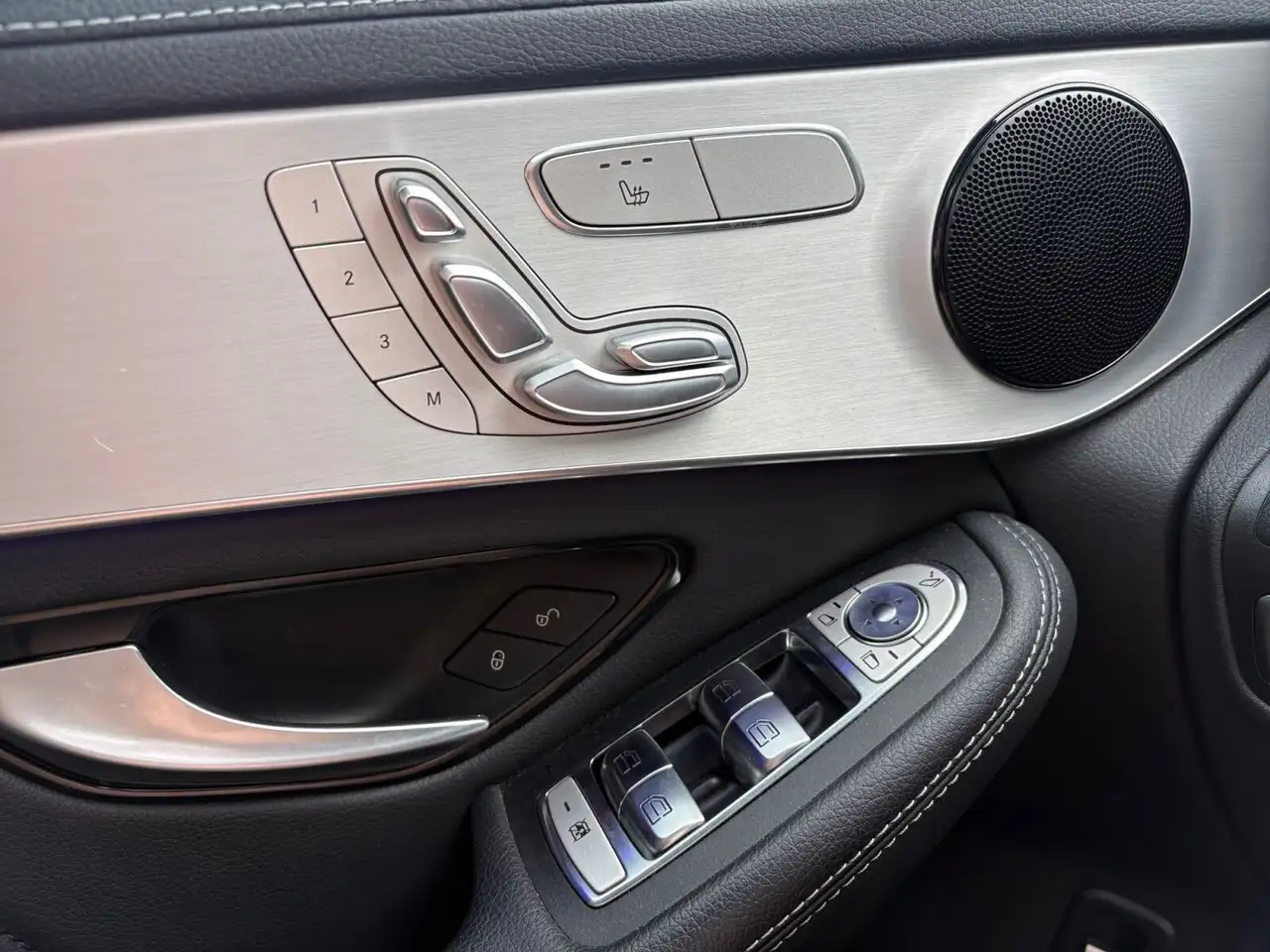 Mercedes-Benz GLC снимка Mercedes-Benz GLC