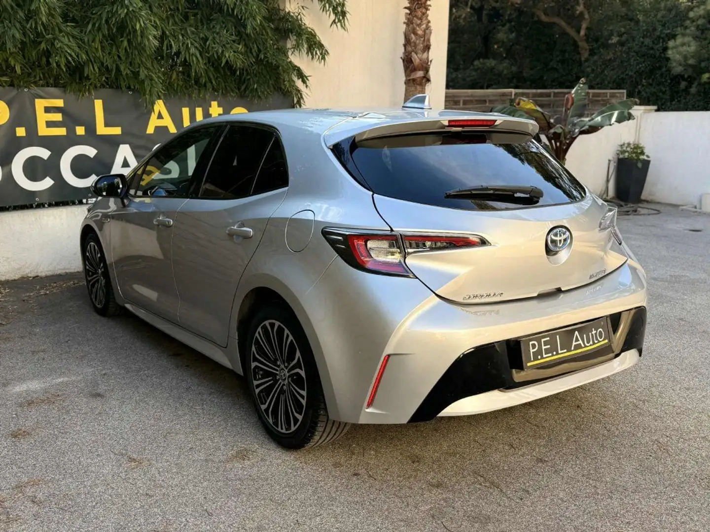 Toyota Corolla HYBRIDE 122h Design Grau - 2