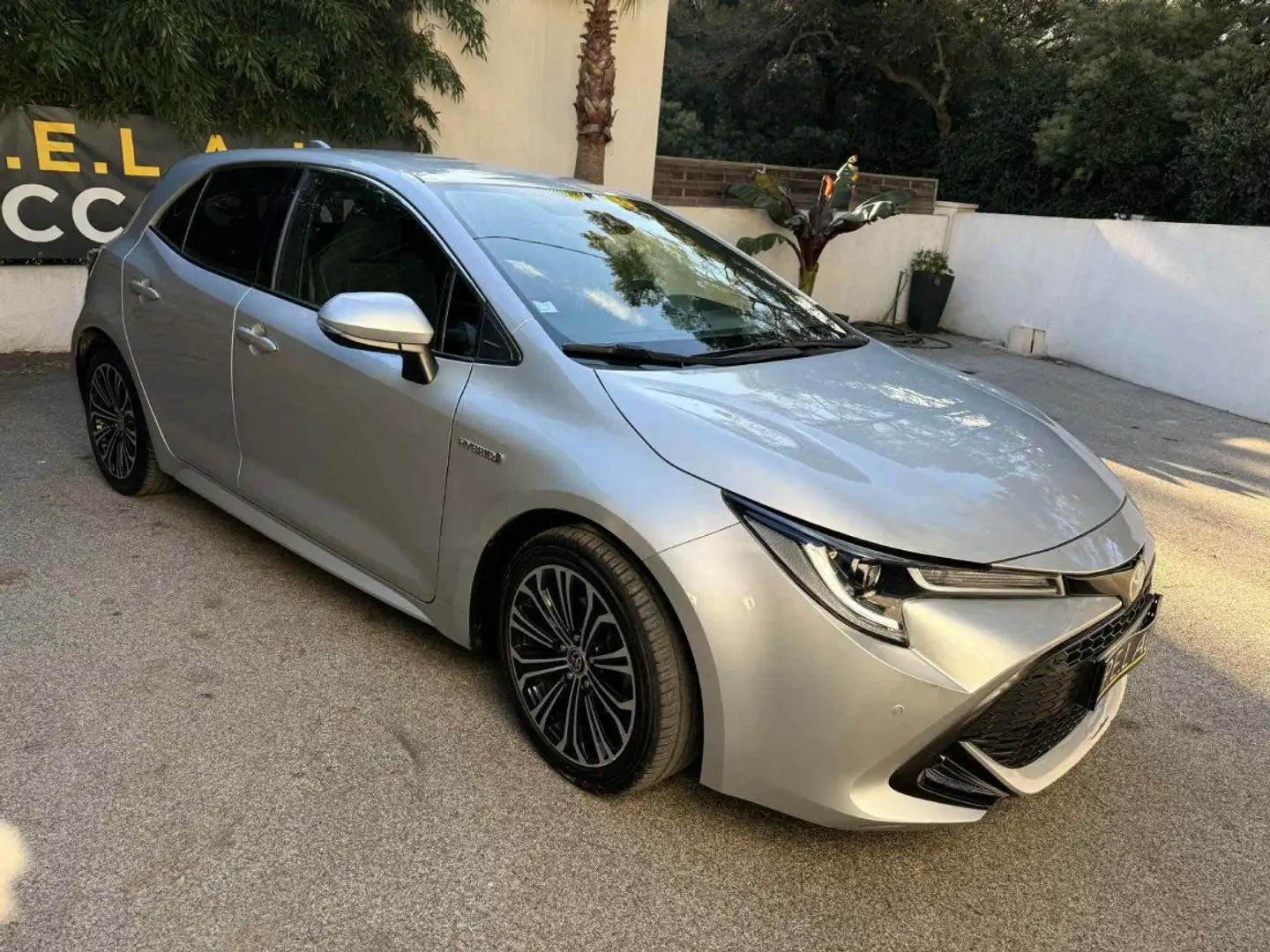 Toyota Corolla HYBRIDE 122h Design Grau - 1