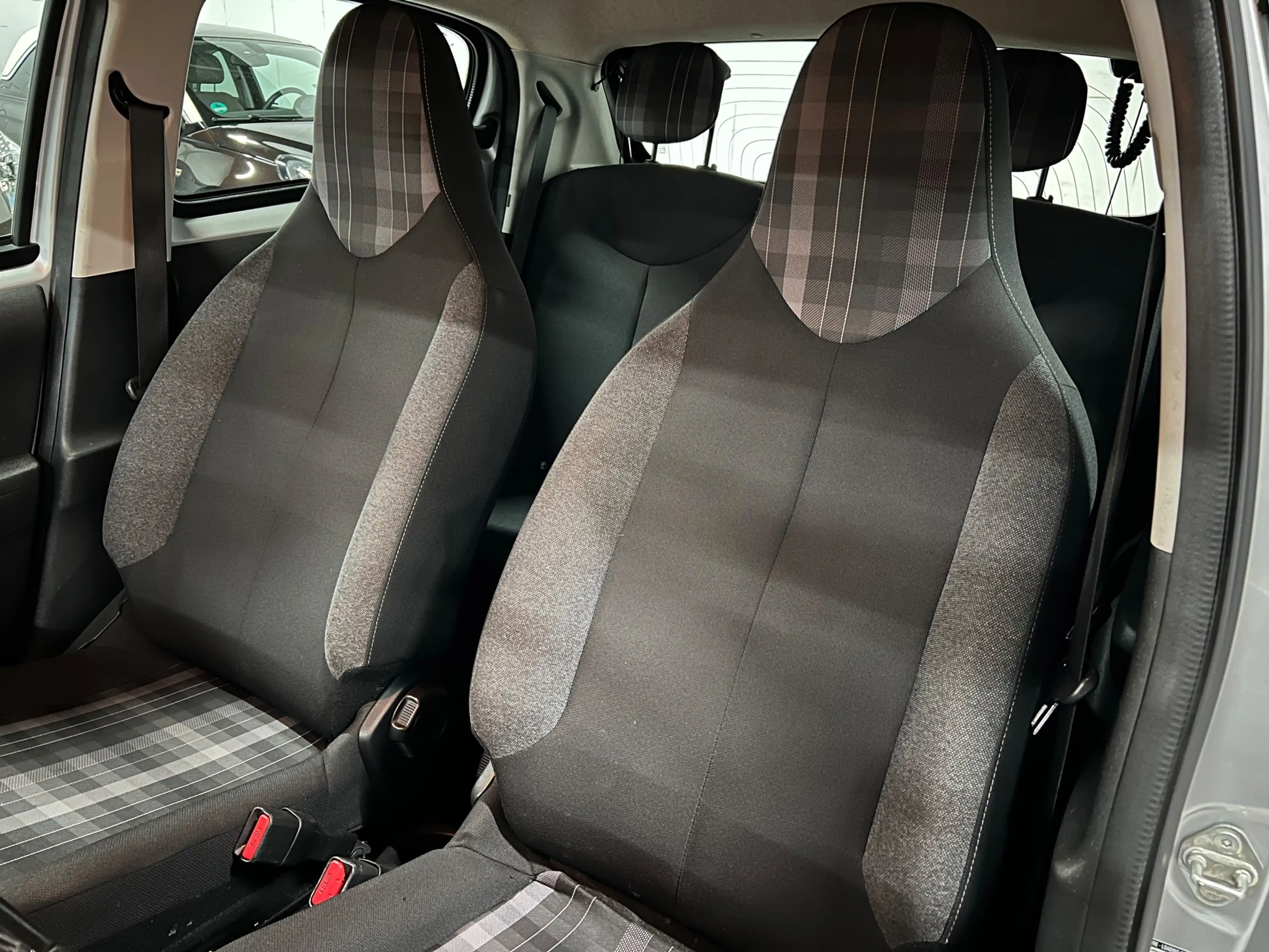 Peugeot 108 1.0 e-VTi Blue Lease Executive CAMERA / CARPLAY — photo 22