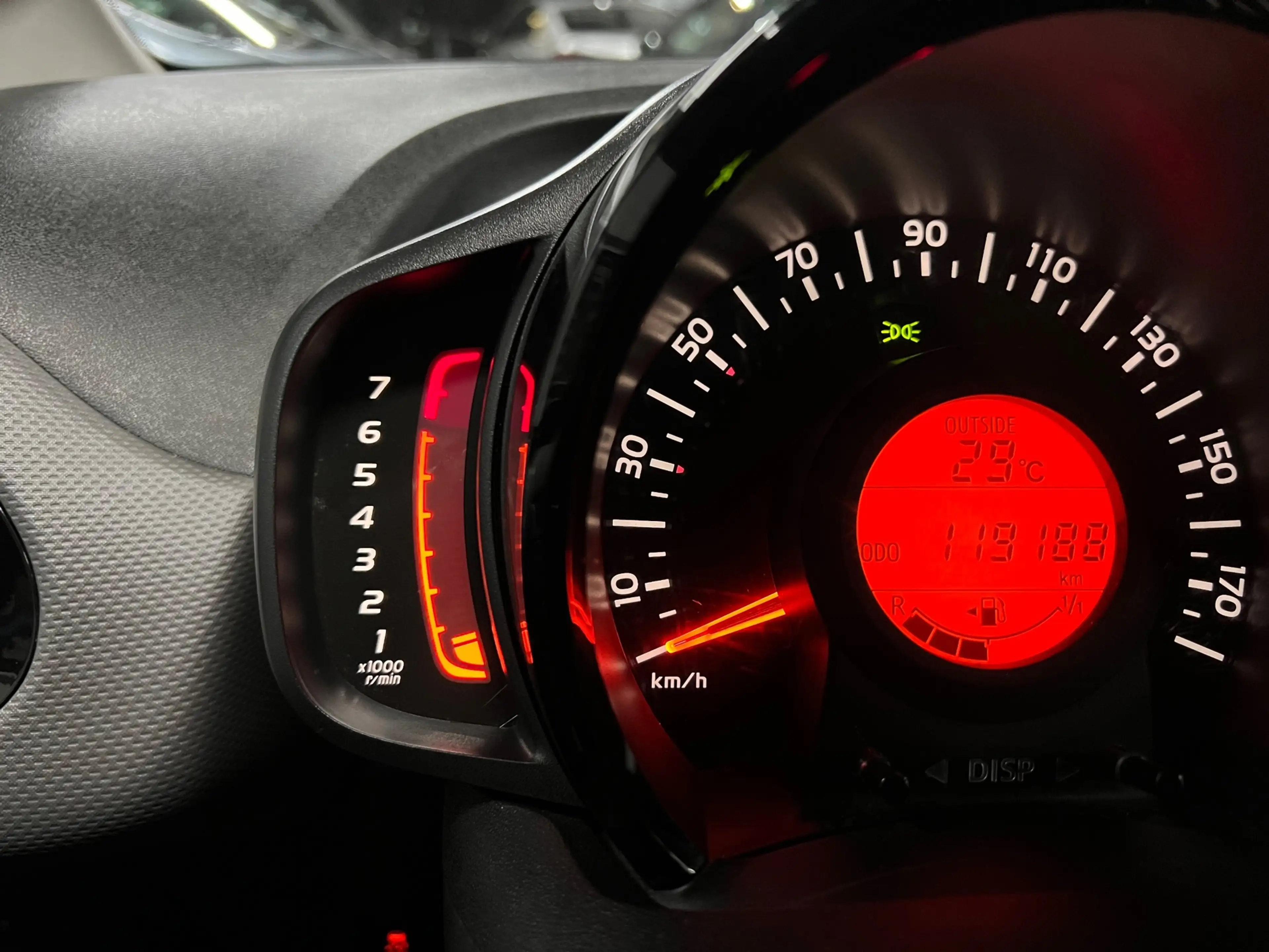 Peugeot 108 1.0 e-VTi Blue Lease Executive CAMERA / CARPLAY — photo 11
