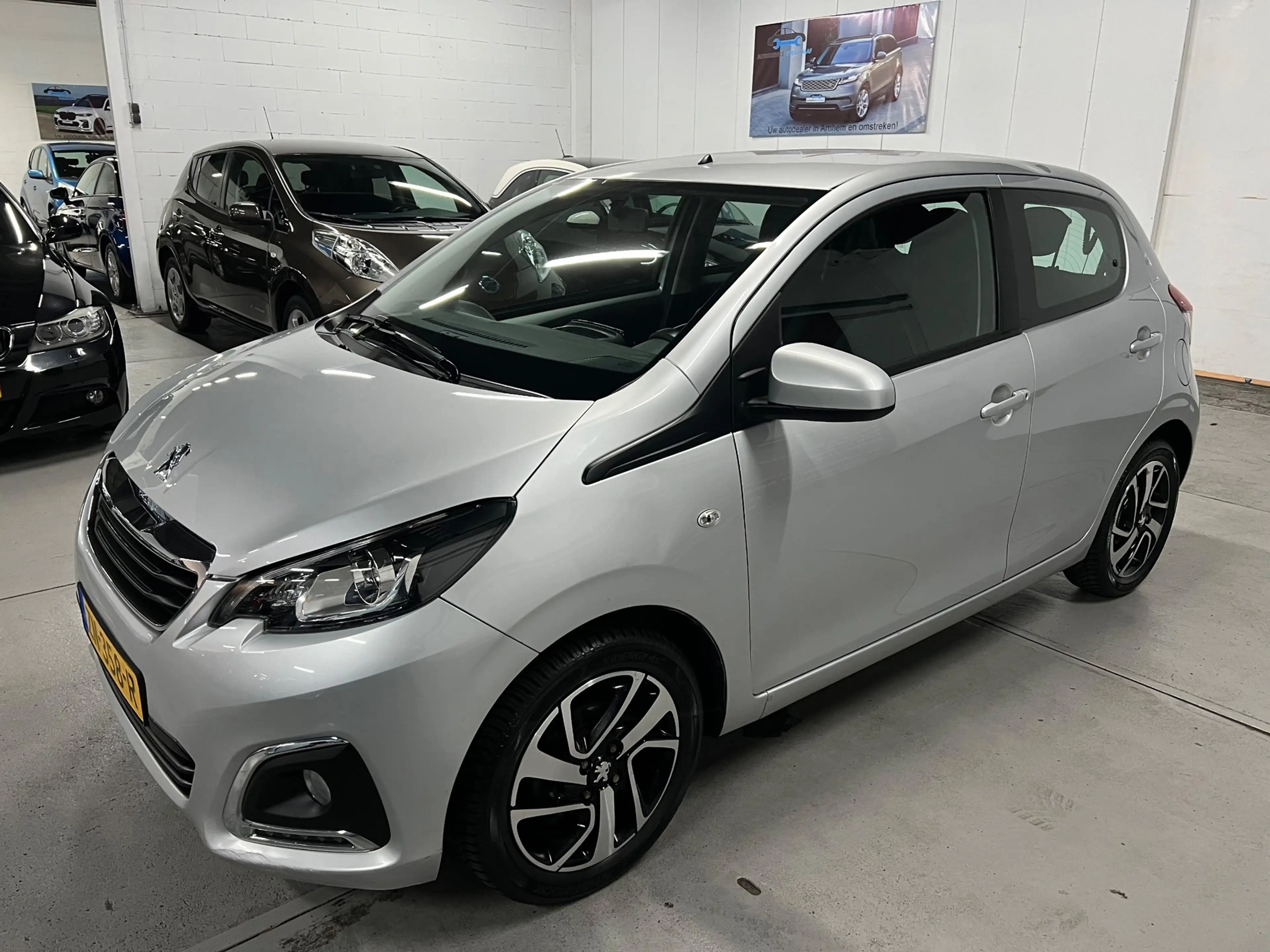 Peugeot 108 1.0 e-VTi Blue Lease Executive CAMERA / CARPLAY — photo 2