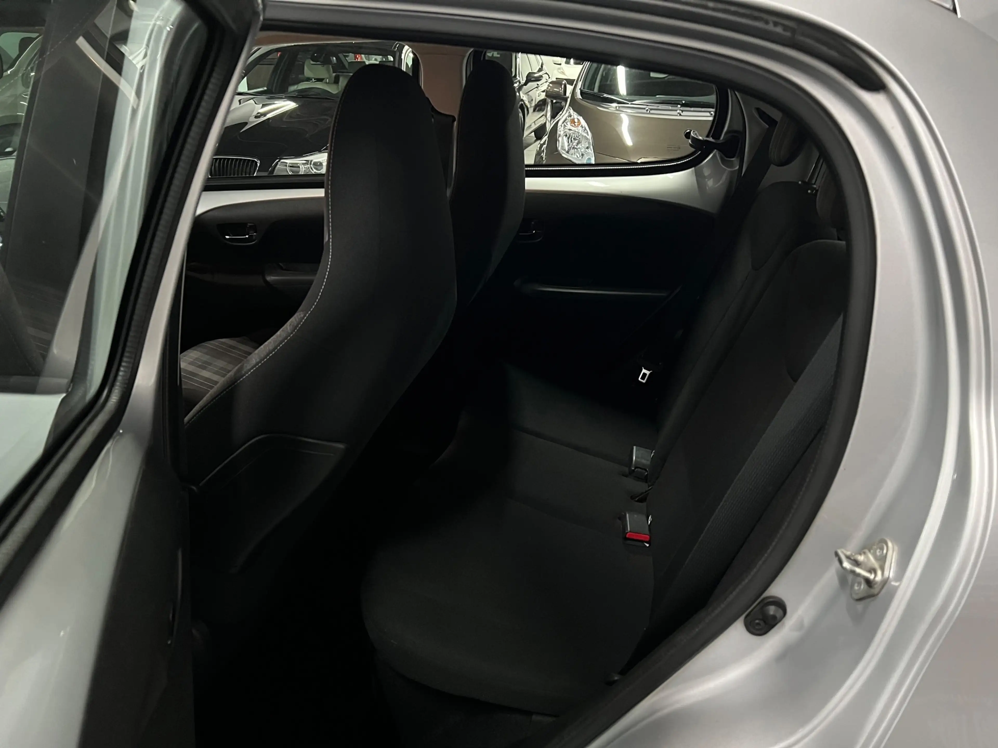 Peugeot 108 1.0 e-VTi Blue Lease Executive CAMERA / CARPLAY — photo 23
